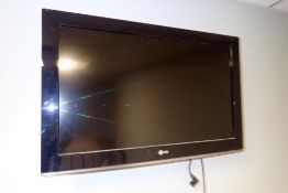 LG 31" Flat Screen Television w/ Wall Mount - NO REMOTE.