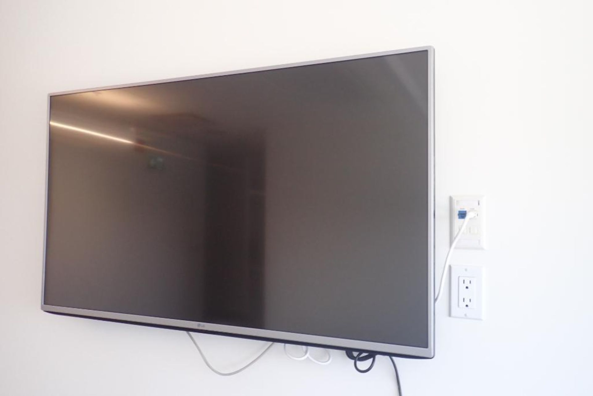 LG 48" Flatscreen Television w/Wall Mount- NO REMOTE.