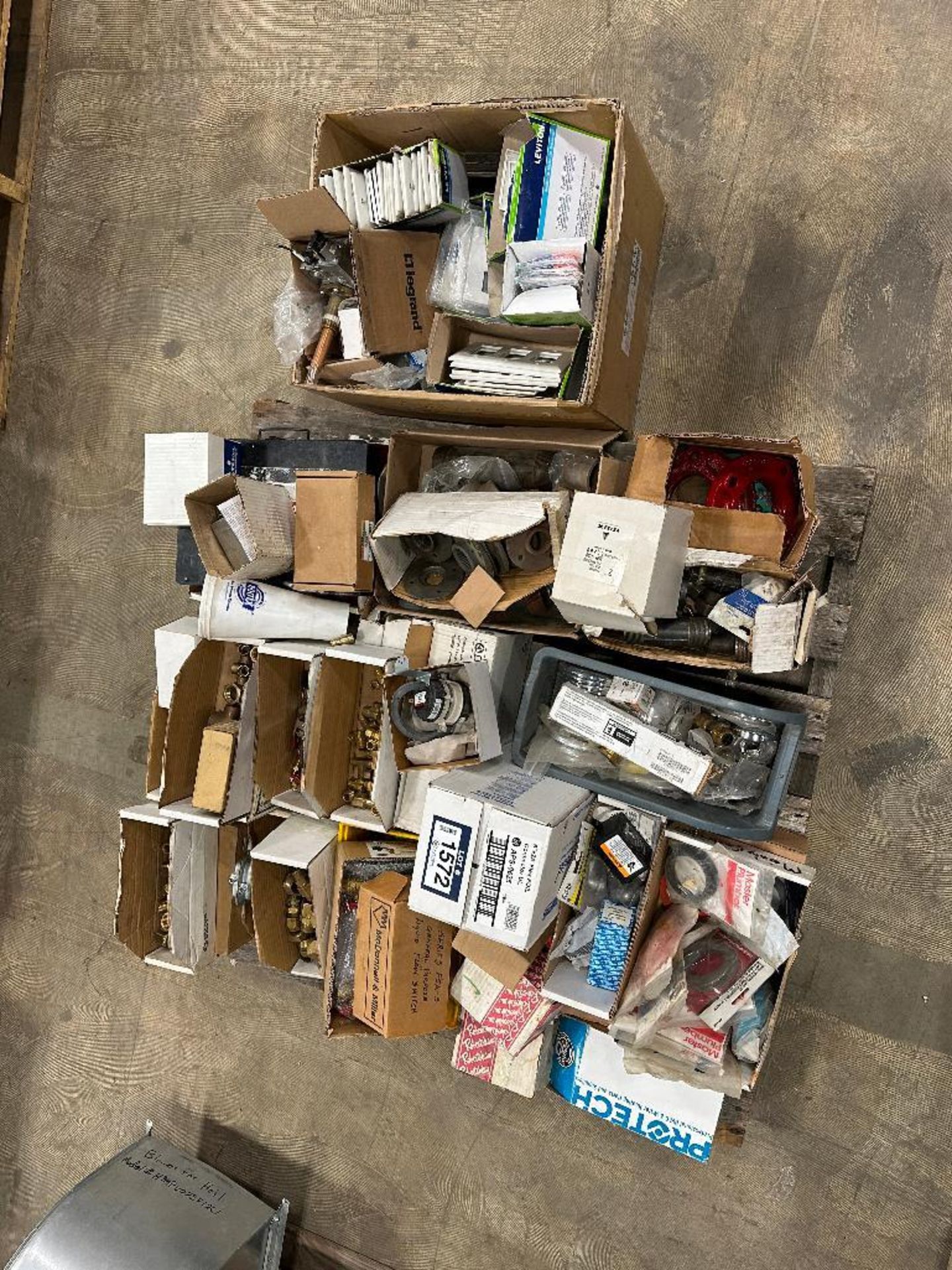 Pallet of Asst. Brass Fittings, Nipples, Electrical Covers, Gaskets, Connectors, etc. - Image 3 of 4