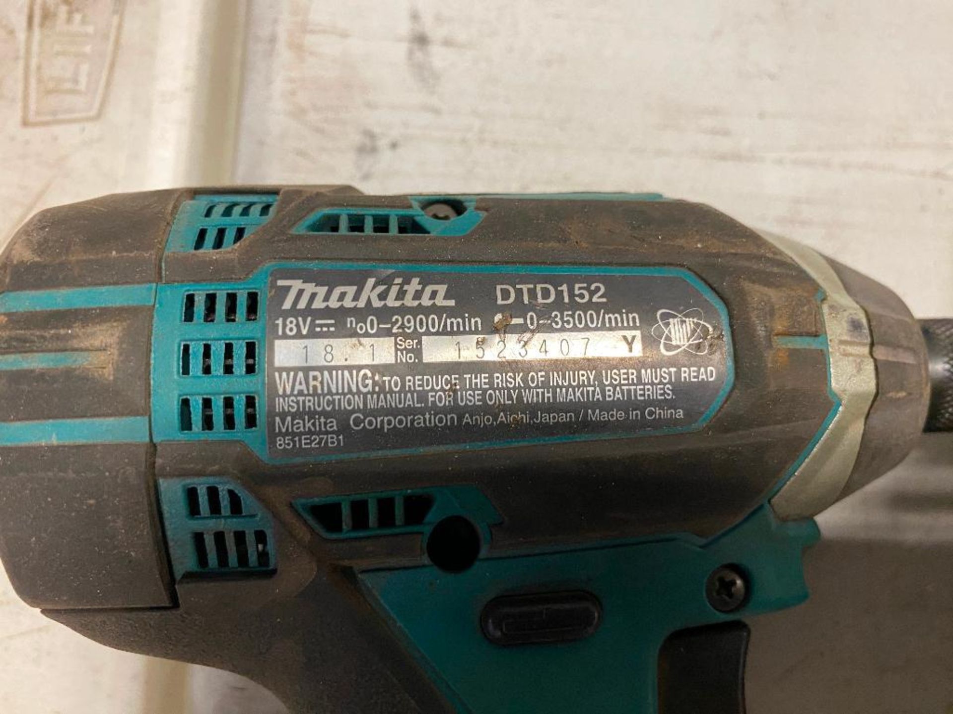 Makita DTD152 18V Cordless Impact w/ Battery and Charger - Image 2 of 3