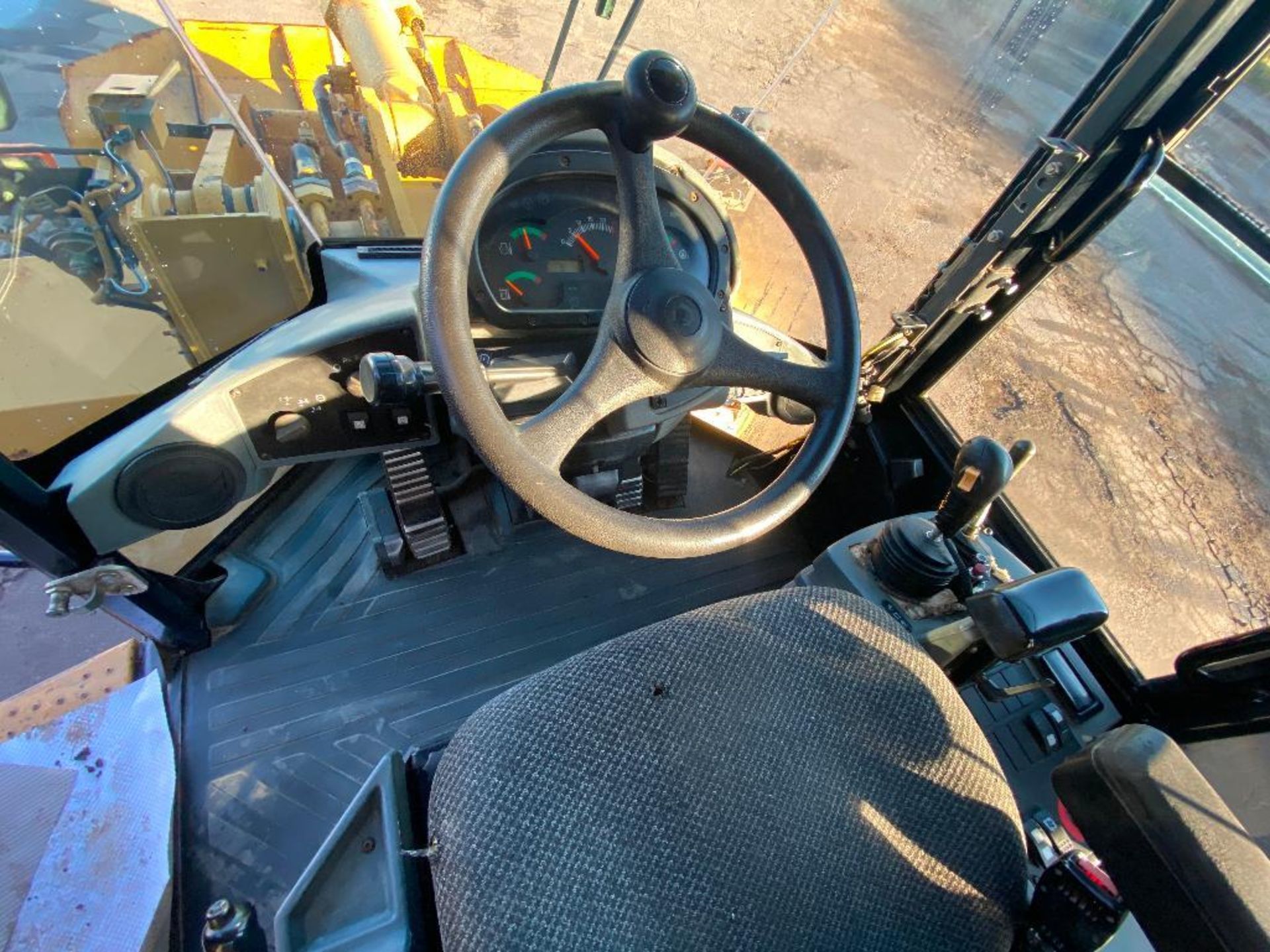 2007 CAT 938G Wheel Loader VIN: CAT0938GKCRD02092 - Image 10 of 12