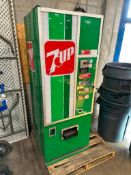 Dixie-Narco 7-Up Vending Machine w/ Key