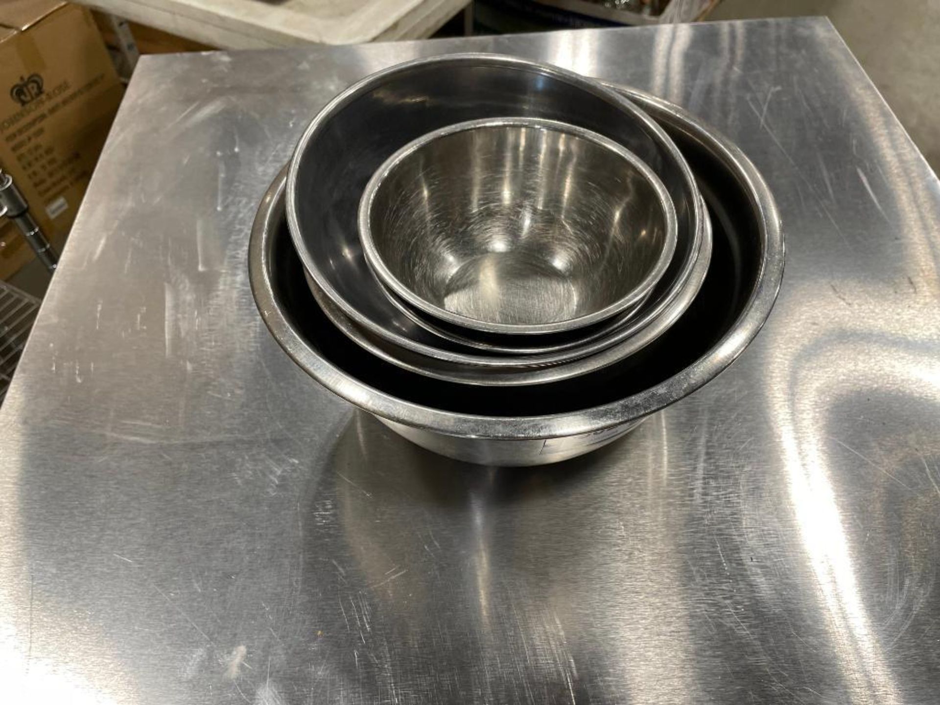 (5) ASSORTED SIZE STAINLESS STEEL MIXING BOWLS - Image 2 of 3