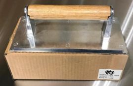 1LB WOODEN HANDLE ALUMINUM STEAK WEIGHT - NEW