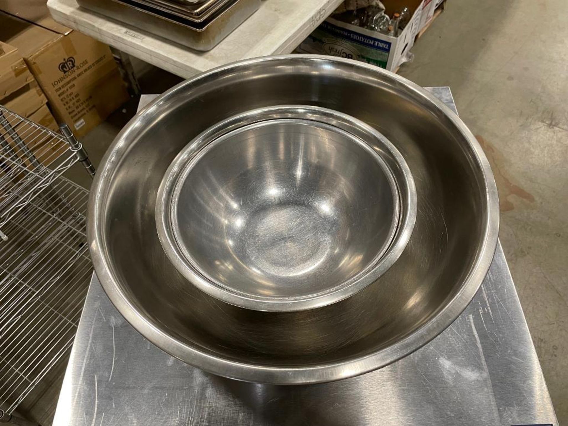 (3) ASSORTED SIZE STAINLESS STEEL MIXING BOWLS - Image 2 of 4