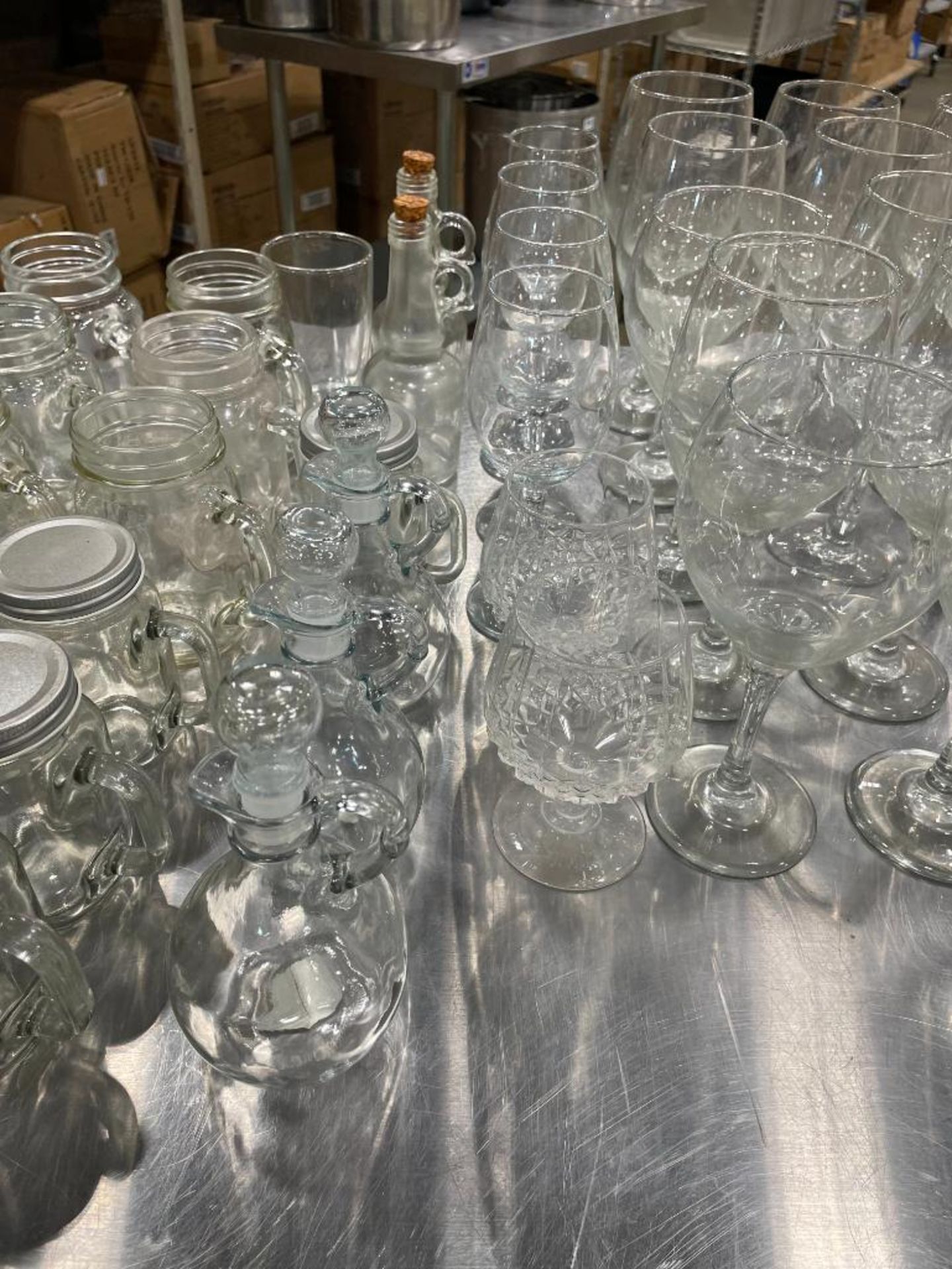 LOT OF ASSORTED GLASSWARE - Image 4 of 9
