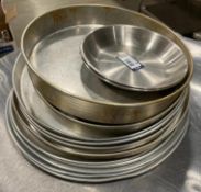 LOT OF ASSORTED PIZZA PANS