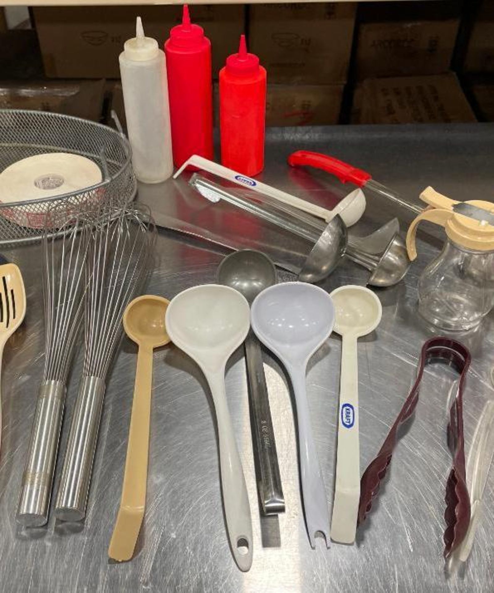 LOT OF ASSORTED KITCHEN UTENSILS - Image 3 of 7