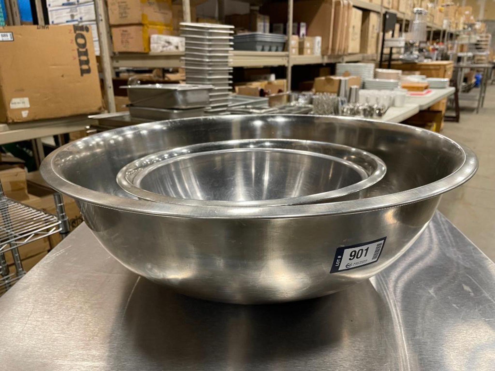 (3) ASSORTED SIZE STAINLESS STEEL MIXING BOWLS - Image 3 of 4