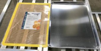 FULL SIZE BUN PAN WITH SILICONE BAKING MAT, OMCAN 39529 - NEW