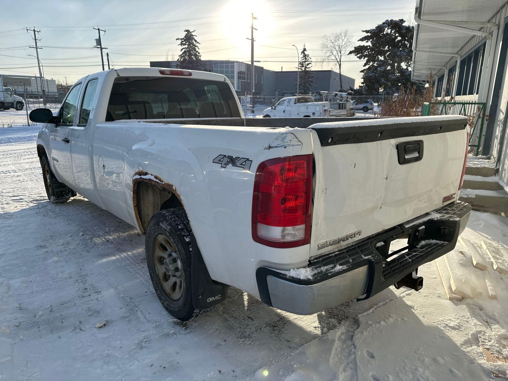 2008 GMC Sierra Extended Cab Gasoline Pickup Truck VIN #: 1GTEK19J38E134114 - Image 4 of 11