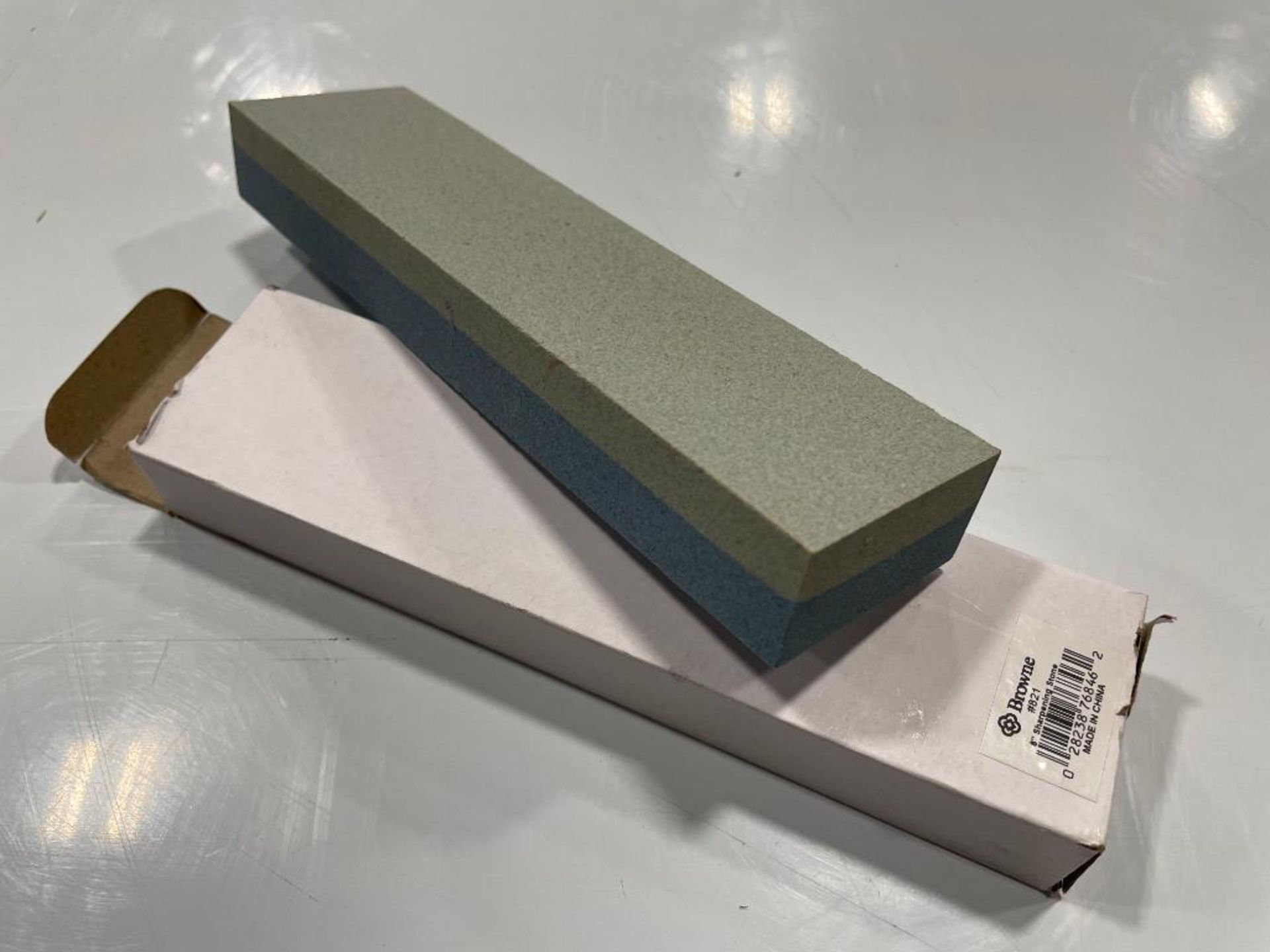 BROWNE 821 SILICON CARBIDE 8" SHARPENING STONE - Image 2 of 5