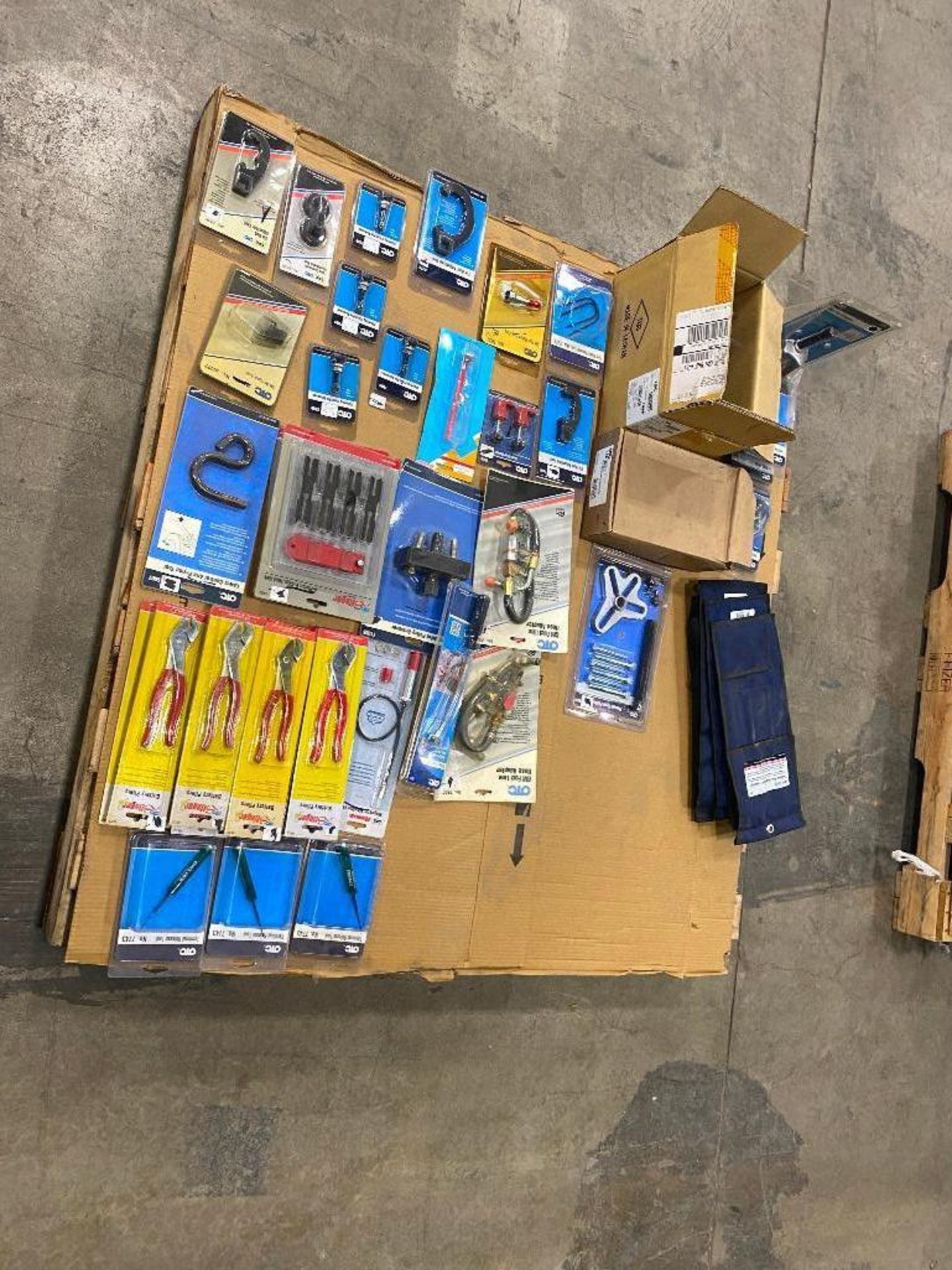 Pallet of Asst. OTC Parts including Flange Type Pullers, E-Clip Tool Set, Battery Pliers, etc. - Image 2 of 4