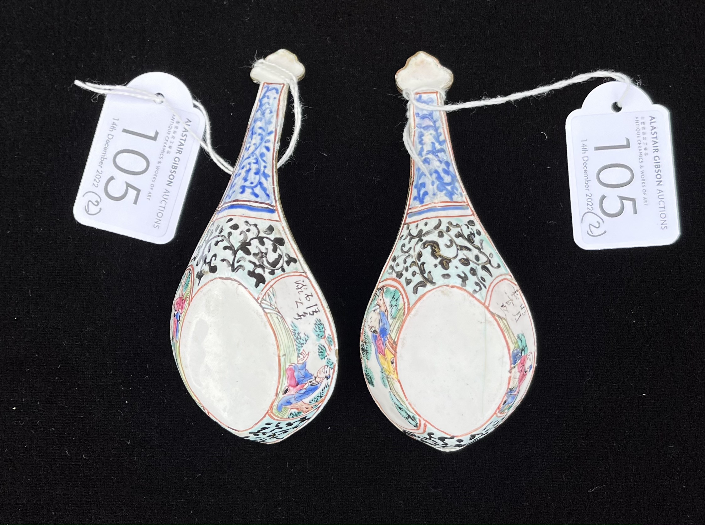 A PAIR OF CANTON ENAMEL SPOONS, QING DYNASTY, QIANLONG PERIOD, 1736 – 1795 - Image 4 of 6