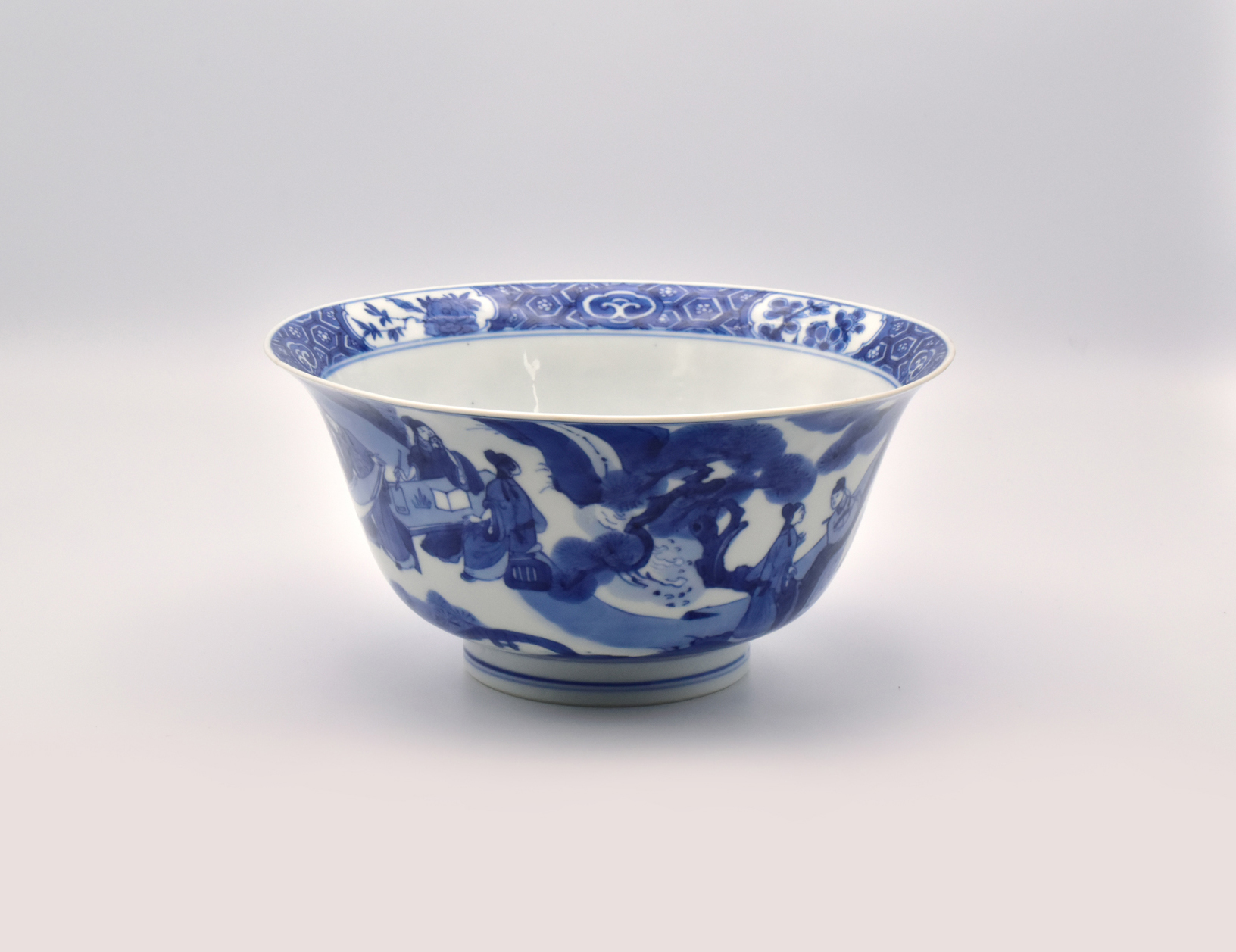 A GOOD CHINESE BLUE AND WHITE PORCELAIN ‘EIGHTEEN SCHOLARS’ BOWL, KANGXI PERIOD, 1662 – 1722 - Image 4 of 22