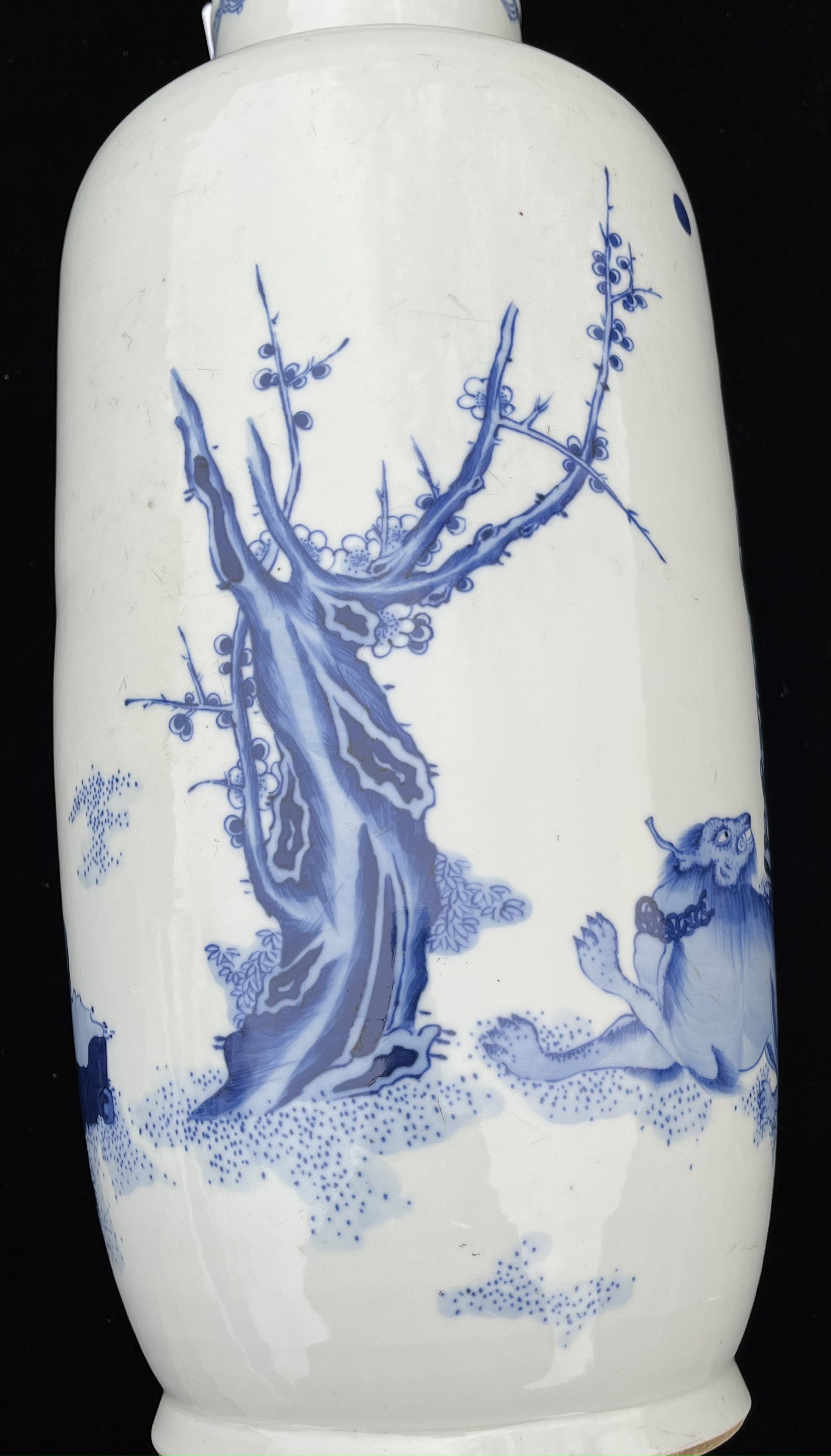 A CHINESE BLUE AND WHITE PORCELAIN ROULEAU VASE, QING DYNASTY, 19TH CENTURY - Image 13 of 20