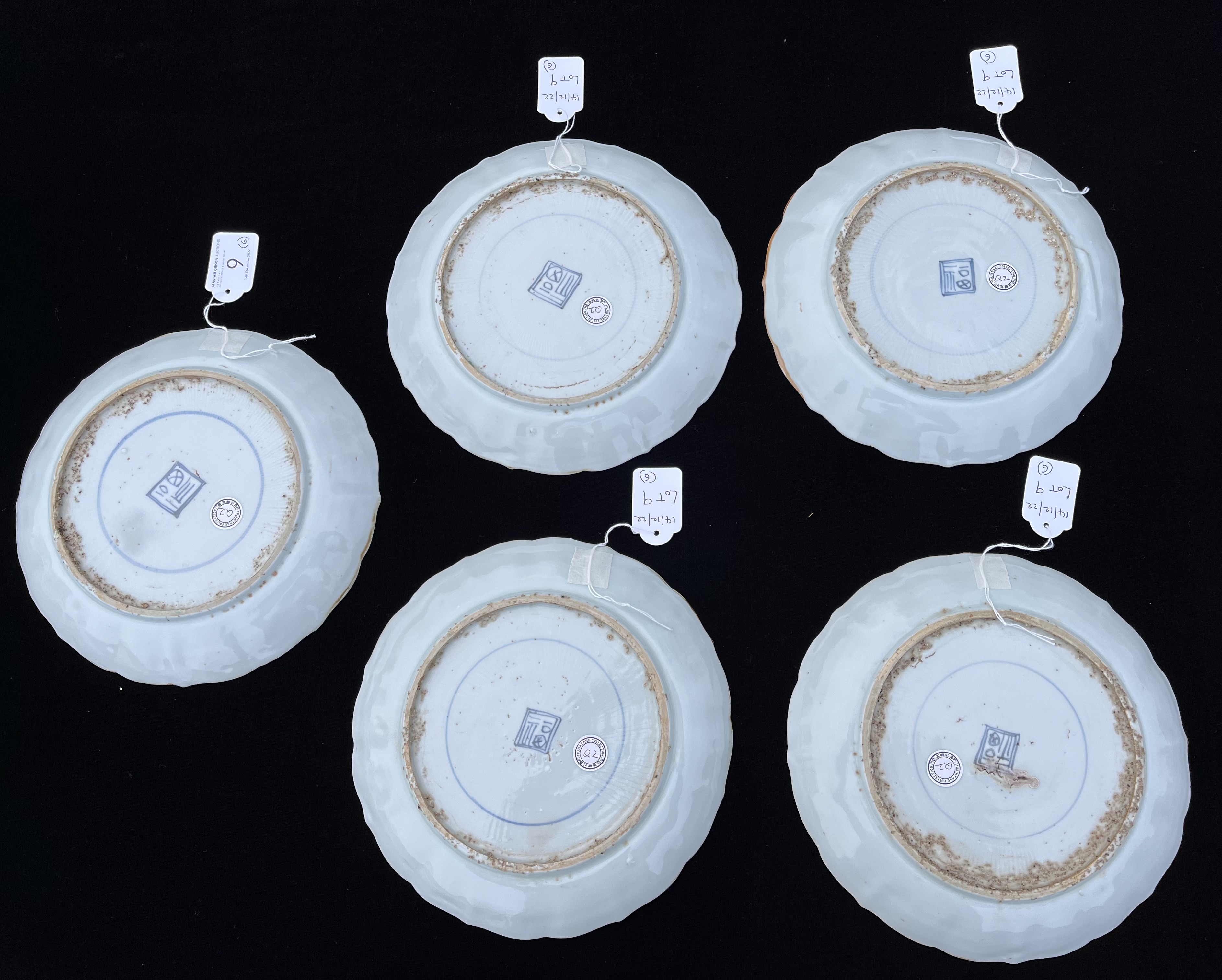A SET OF FIVE CHINESE UNDERGLAZE-BLUE AND ENAMELLED SERVING DISHES, CHONGZHEN PERIOD, 1628 - 1644 - Image 3 of 8