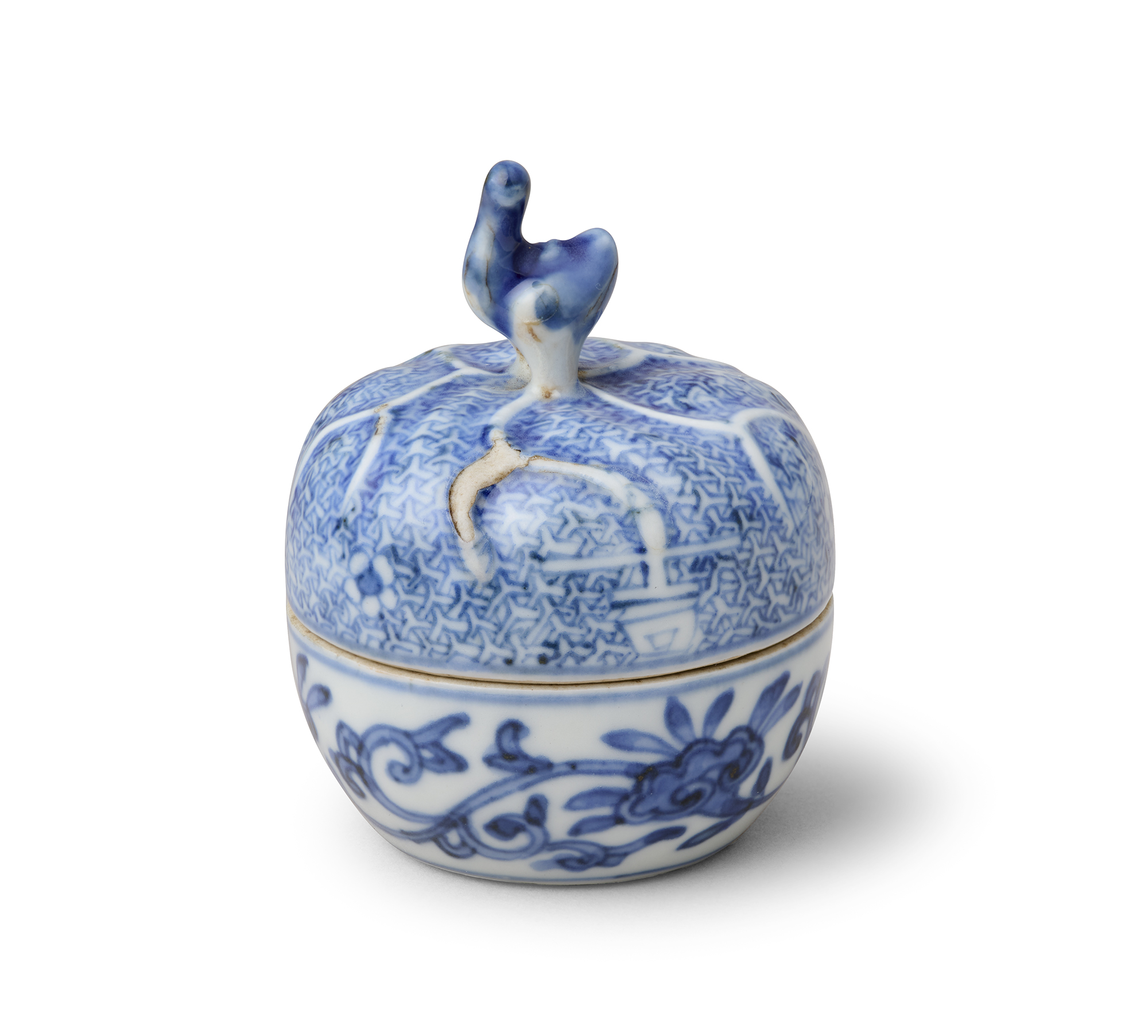 A CHINESE BLUE AND WHITE PORCELAIN INCENSE BOX AND COVER, KOGO, CHONGZHEN PERIOD, 1628 – 1644