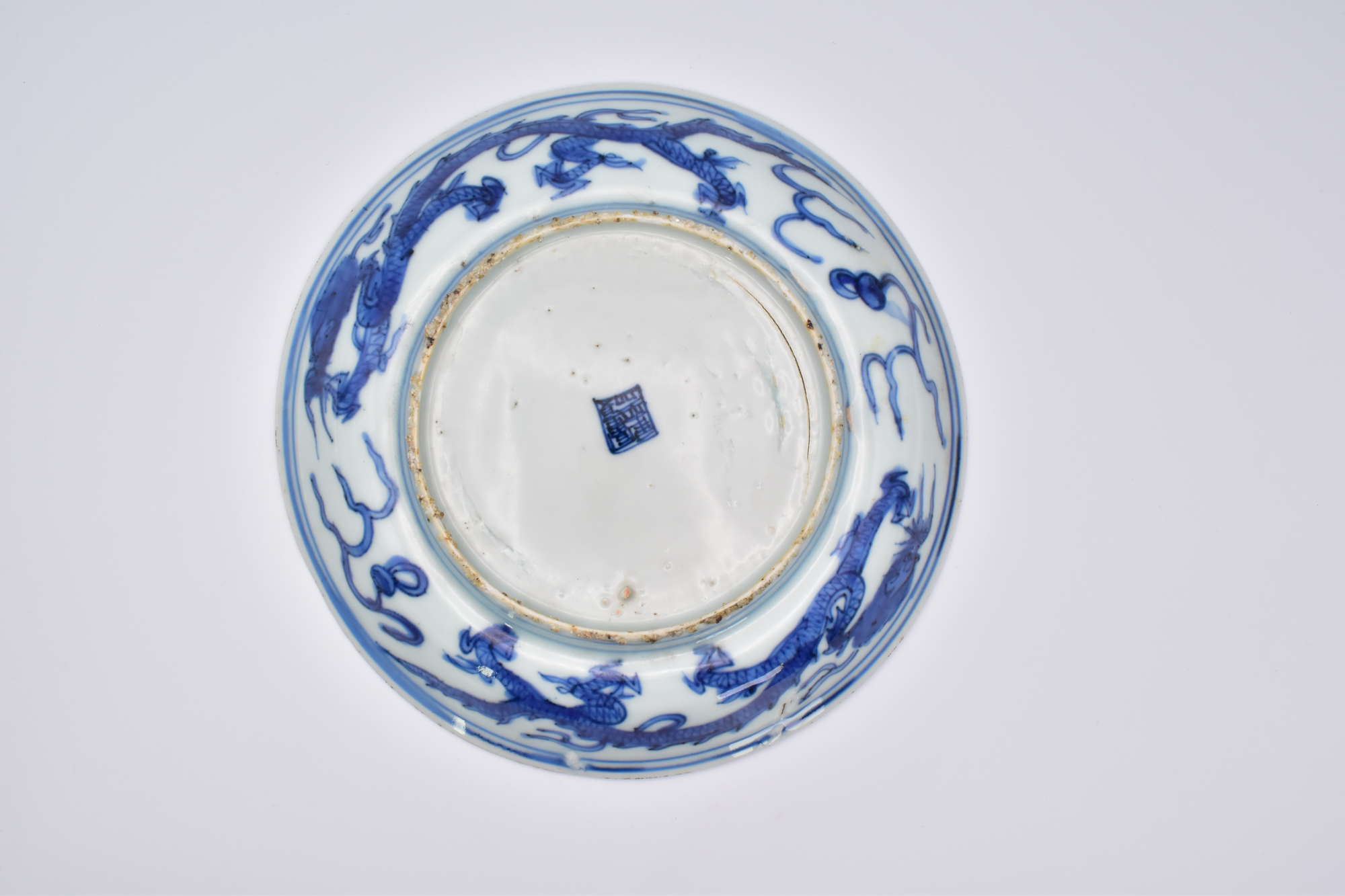 Ω A CHINESE BLUE AND WHITE PORCELAIN ‘DRAGON’ DISH, MING DYNASTY, WANLI PERIOD, 1573 - 1620 - Image 2 of 6