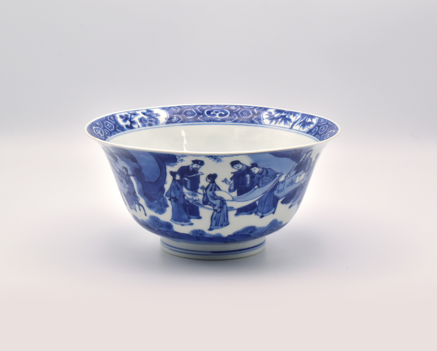 A GOOD CHINESE BLUE AND WHITE PORCELAIN ‘EIGHTEEN SCHOLARS’ BOWL, KANGXI PERIOD, 1662 – 1722 - Image 9 of 22