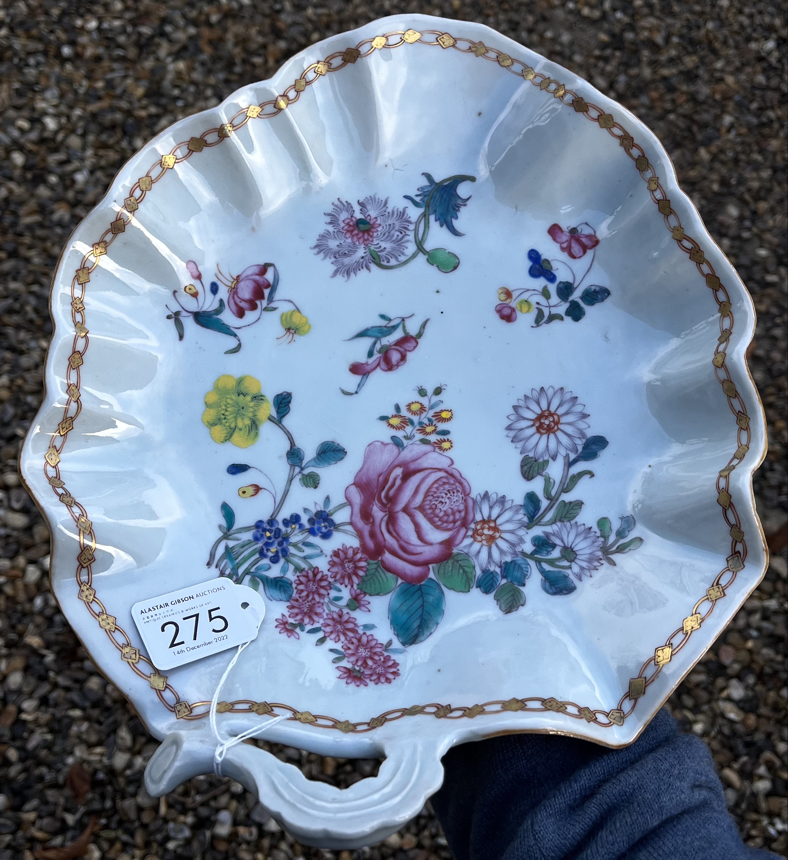 A CHINESE EXPORT ‘FAMILLE-ROSE’ PORCELAIN LEAF-SHAPED DISH, QIANLONG PERIOD, 1736 - 1795 - Image 2 of 4