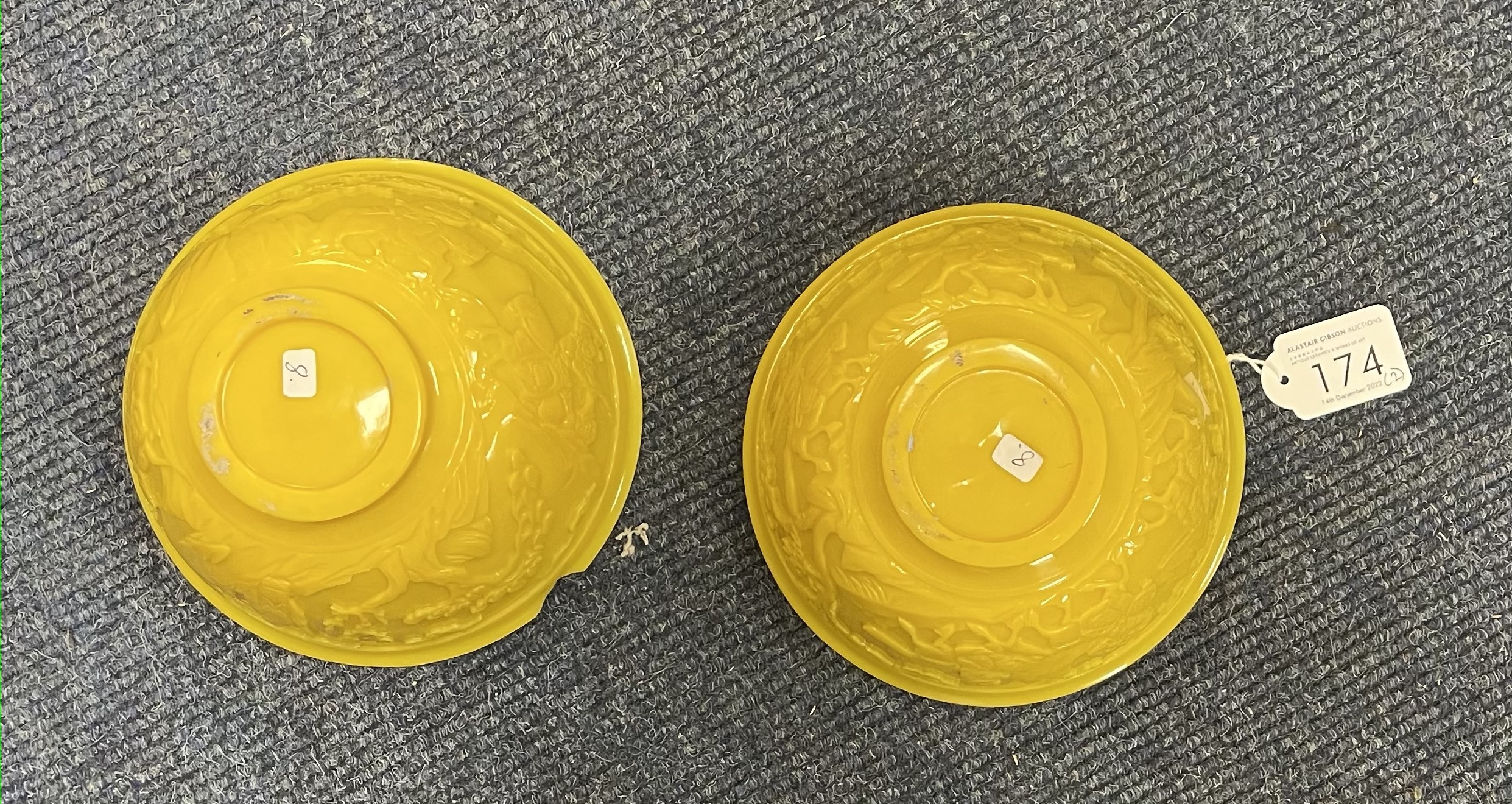 A PAIR OF CHINESE ‘IMPERIAL’ YELLOW GLASS BOWLS, QING DYNASTY, 19TH CENTURY - Image 3 of 10