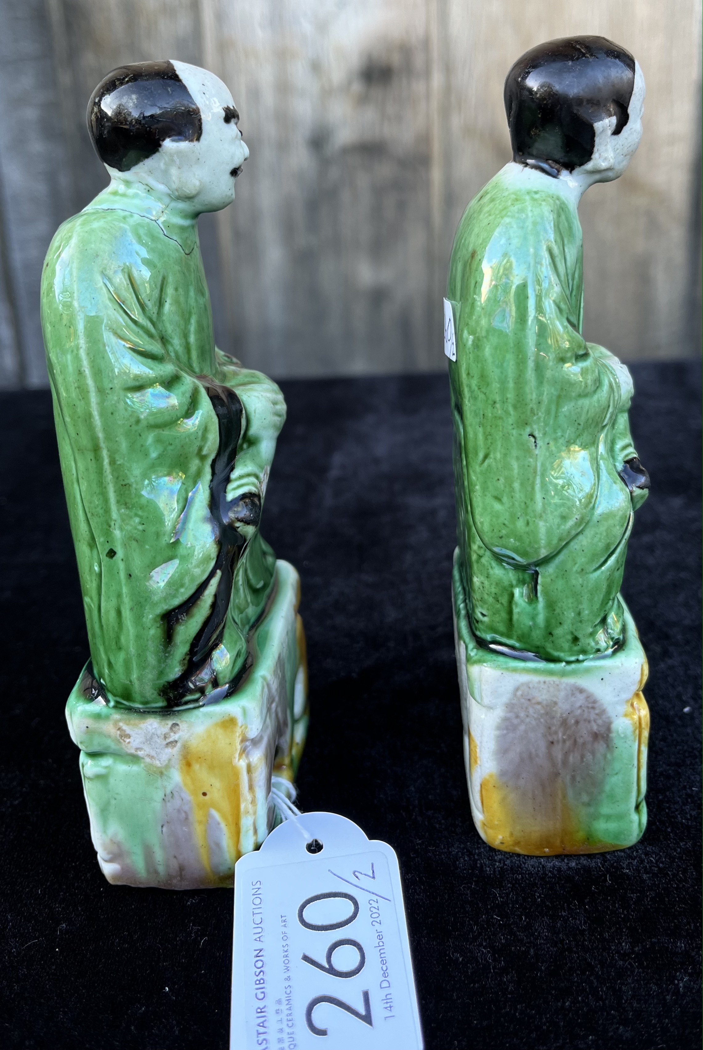 A PAIR OF CHINESE EXPORT ‘FAMILLE-VERTE’ PORCELAIN BISCUIT FIGURES, KANGXI PERIOD, 1662 - 1722 - Image 3 of 6