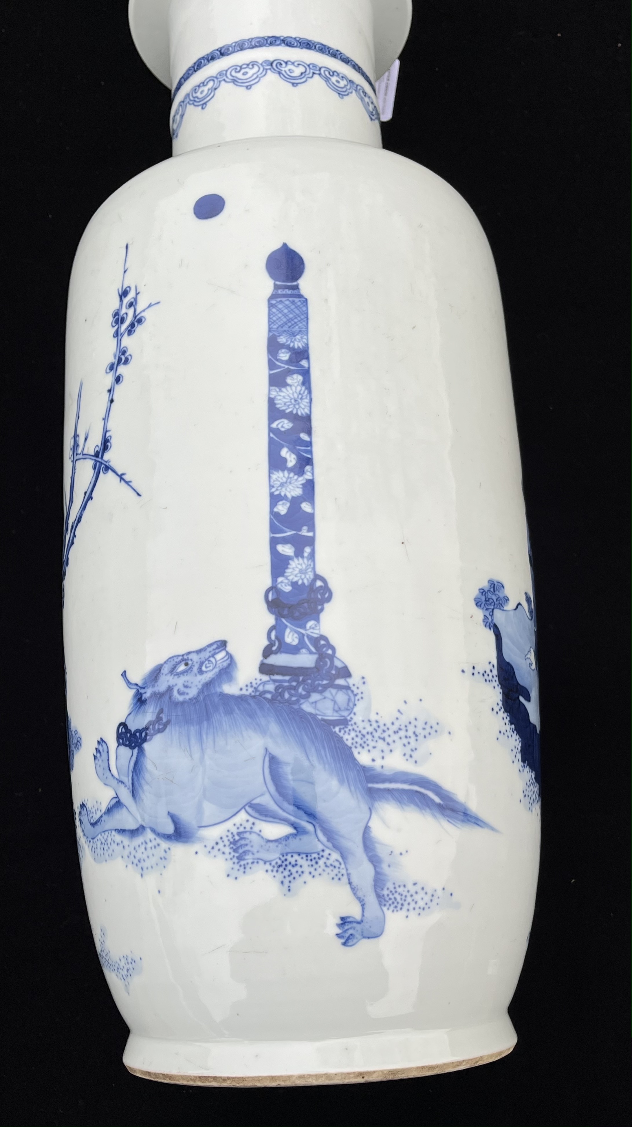 A CHINESE BLUE AND WHITE PORCELAIN ROULEAU VASE, QING DYNASTY, 19TH CENTURY - Image 12 of 20