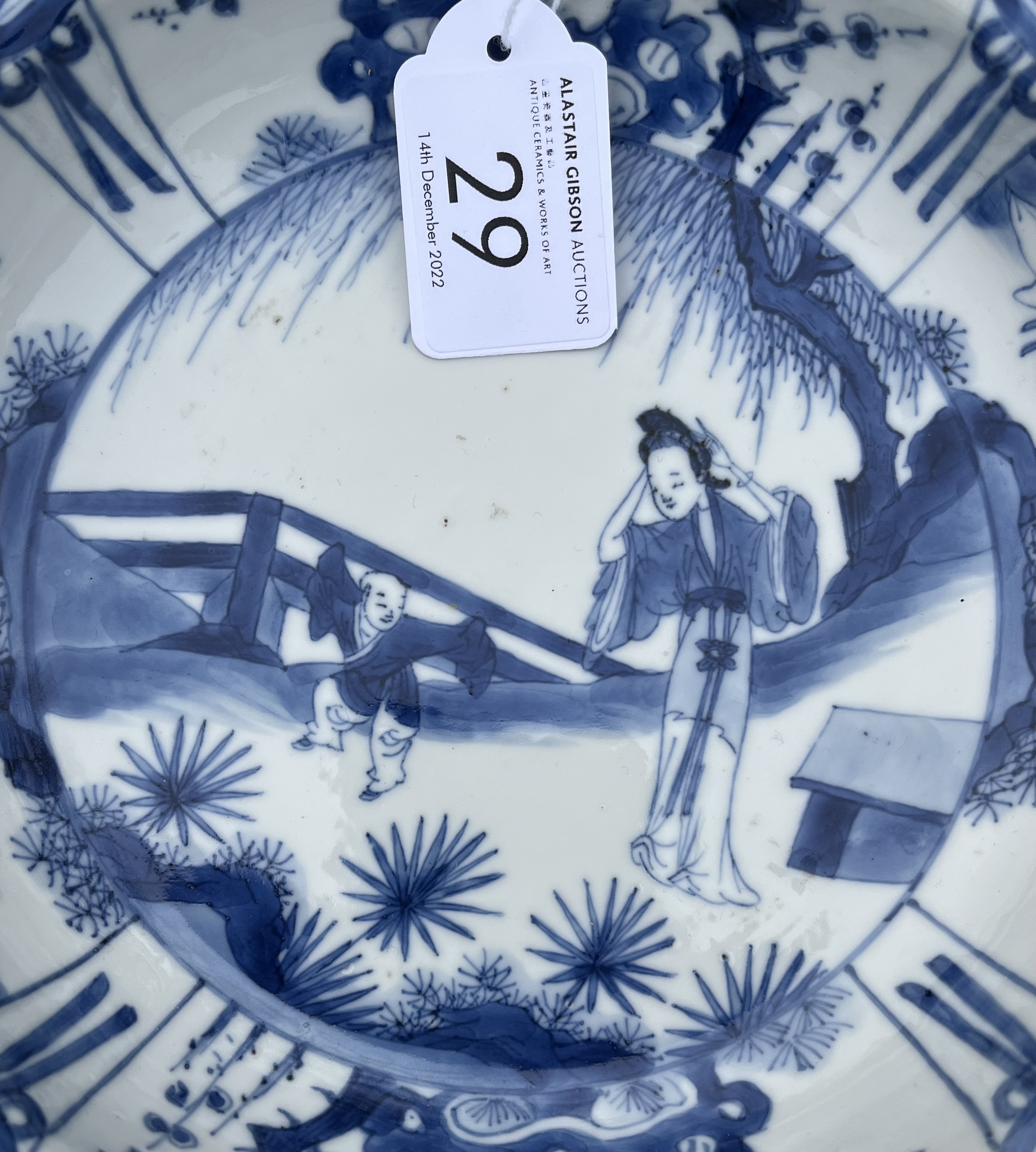 A CHINESE BLUE AND WHITE PORCELAIN DEEP DISH, QING DYNASTY, KANGXI PERIOD, 1662 – 1722 - Image 4 of 4