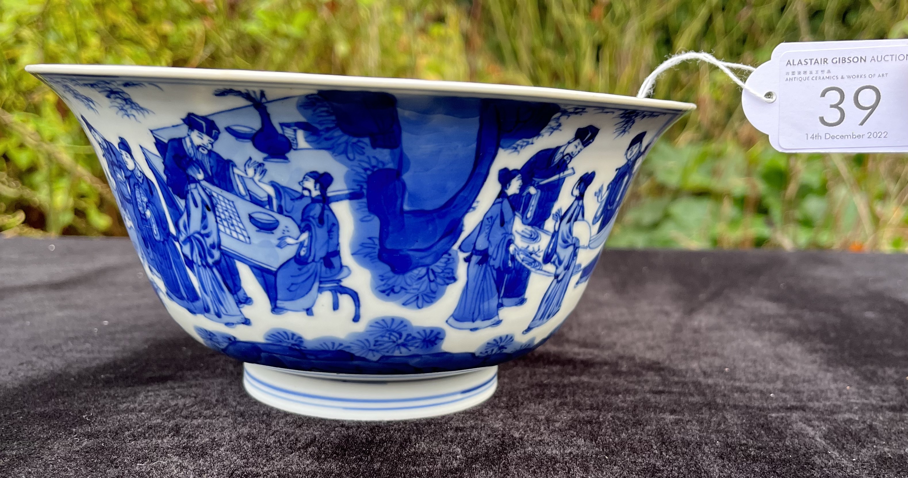 A GOOD CHINESE BLUE AND WHITE PORCELAIN ‘EIGHTEEN SCHOLARS’ BOWL, KANGXI PERIOD, 1662 – 1722 - Image 14 of 22