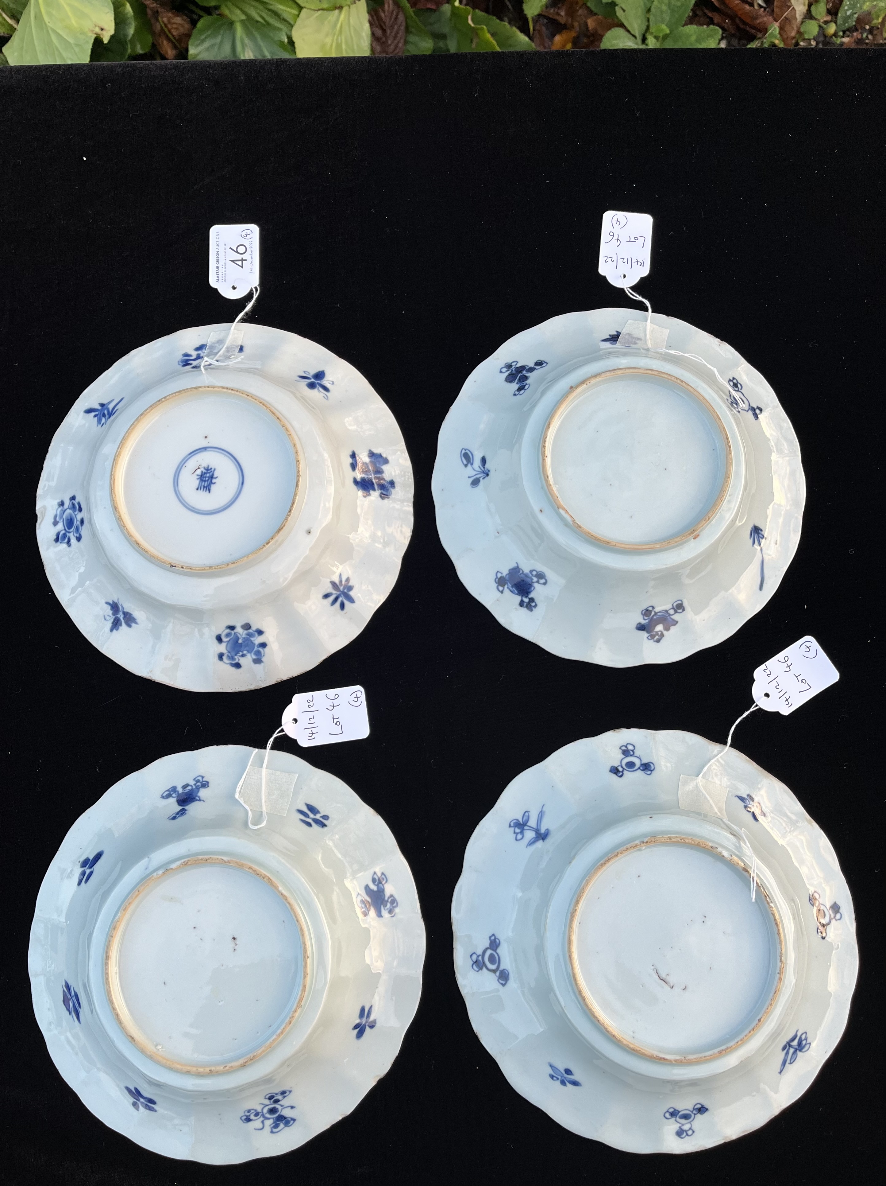 A SET OF FOUR CHINESE EXPORT BLUE AND WHITE PORCELAIN PLATES, KANGXI PERIOD, 1662 – 1722 - Image 3 of 3