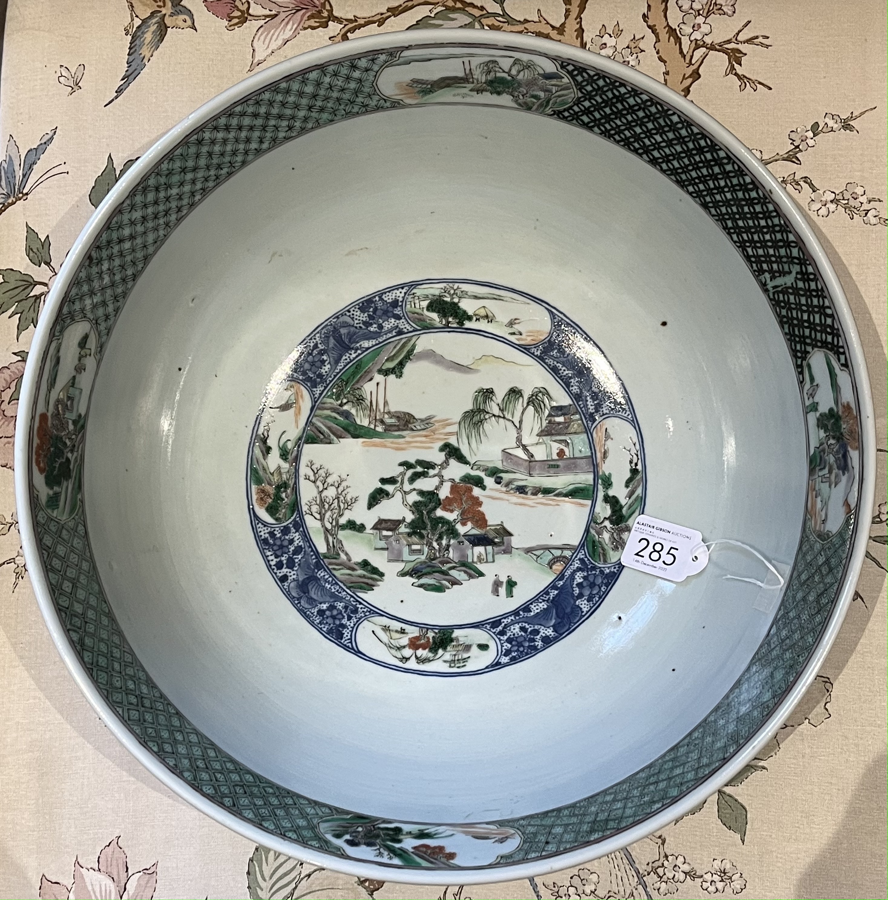 A LARGE CHINESE UNDERGLAZE-BLUE AND 'FAMILLE-VERTE' PUNCHBOWL, QING DYNASTY, 19TH CENTURY - Image 7 of 12