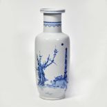 A CHINESE BLUE AND WHITE PORCELAIN ROULEAU VASE, QING DYNASTY, 19TH CENTURY