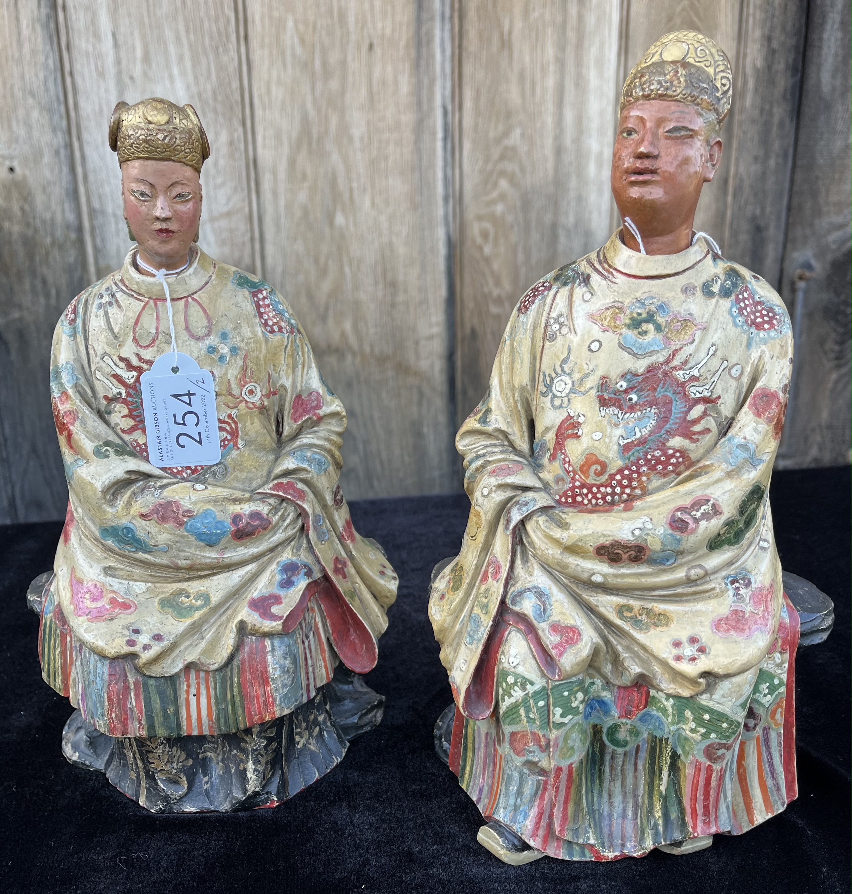 A PAIR OF CHINESE EXPORT NODDING-HEAD CLAY FIGURES, QING DYNASTY, QIANLONG PERIOD, 1736 – 1795 - Image 2 of 6