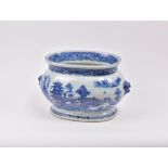 A CHINESE BLUE AND WHITE PORCELAIN WINE COOLER, QING DYNASTY, QIANLONG PERIOD, 1736 - 1795
