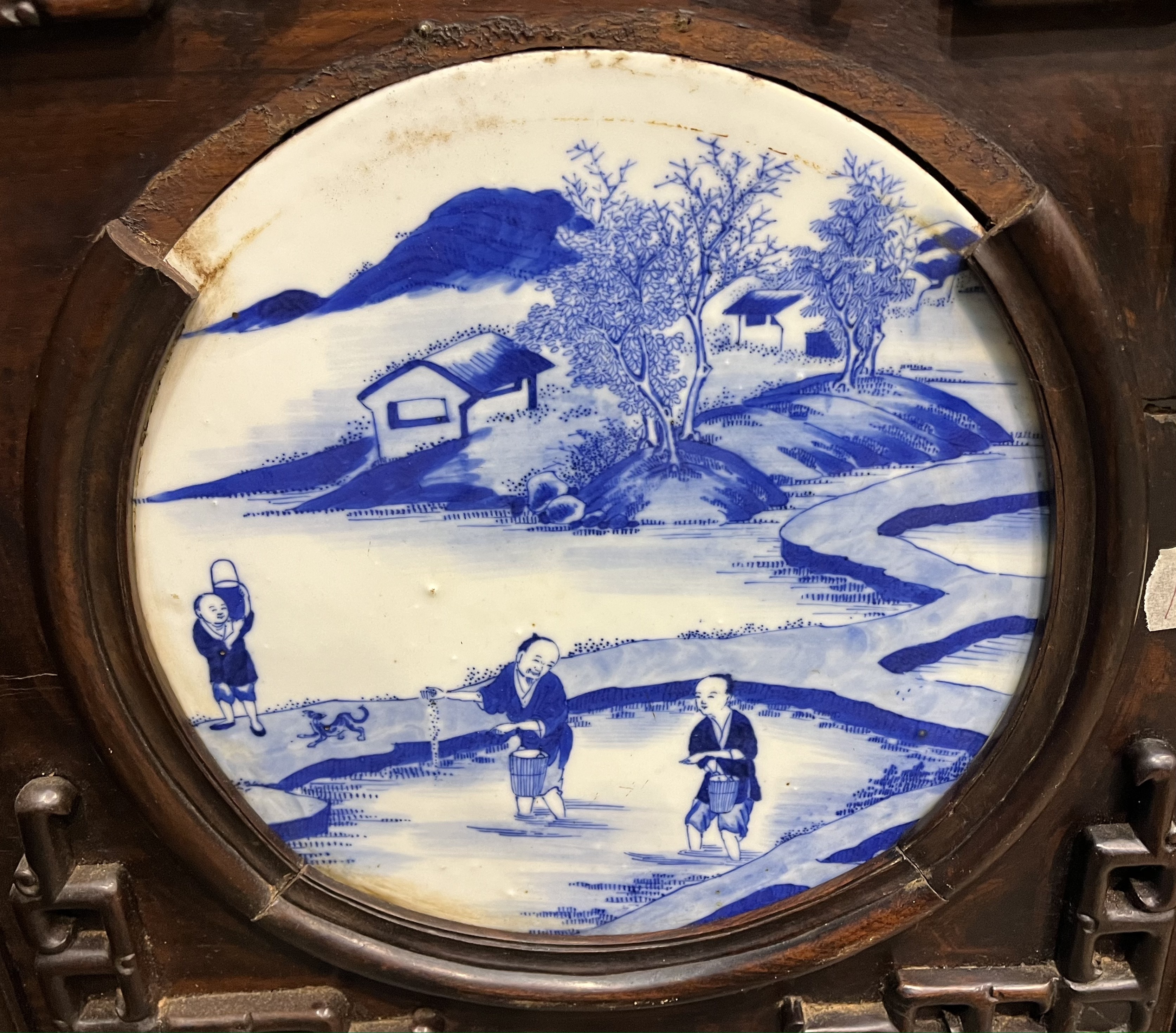 λ A RARE SET OF CHINESE BLUE & WHITE PORCELAIN SILK PRODUCTION PANELS AS A 6-FOLD SCREEN 19TH CENTUR - Image 36 of 59
