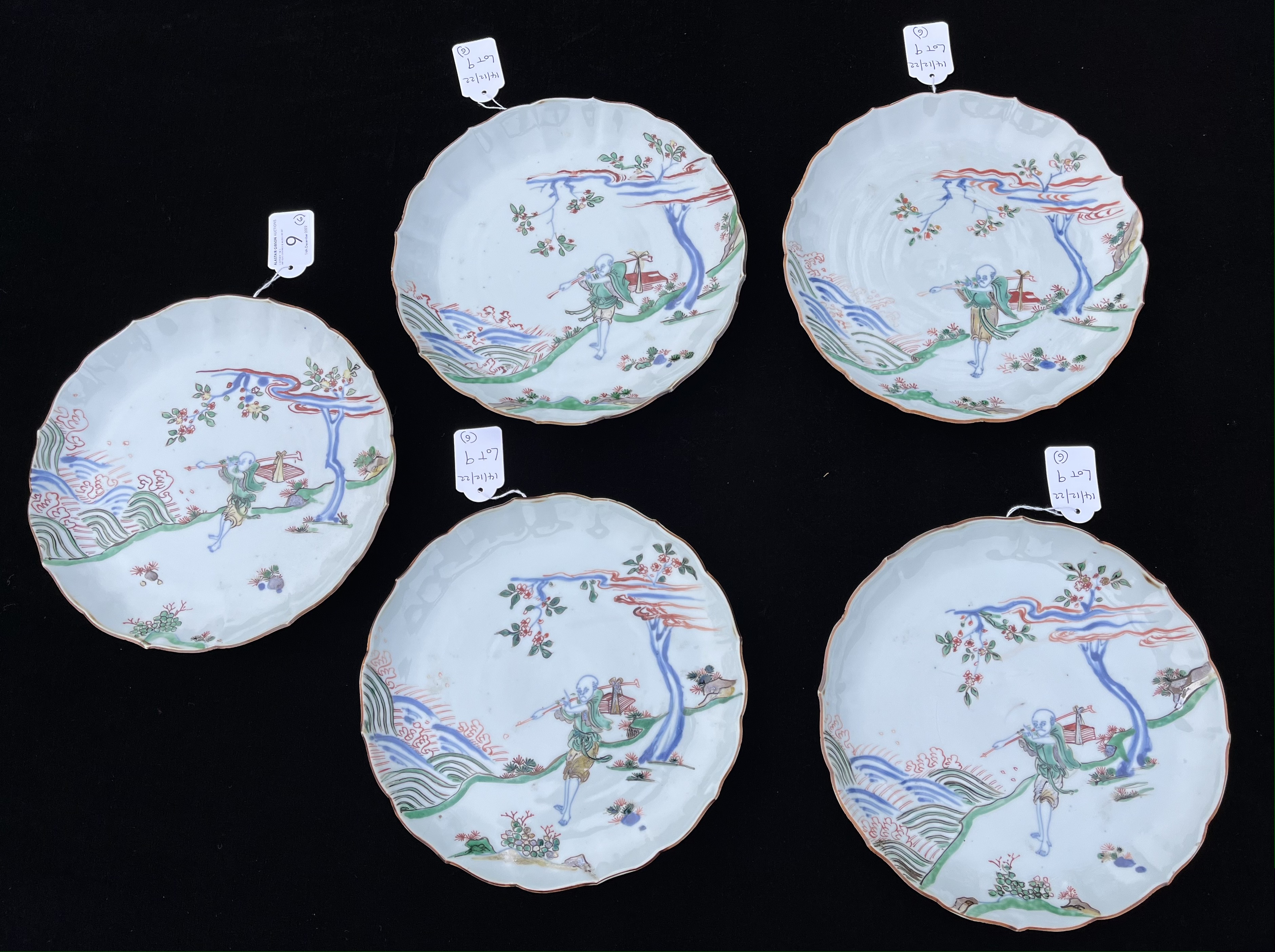 A SET OF FIVE CHINESE UNDERGLAZE-BLUE AND ENAMELLED SERVING DISHES, CHONGZHEN PERIOD, 1628 - 1644 - Image 2 of 8