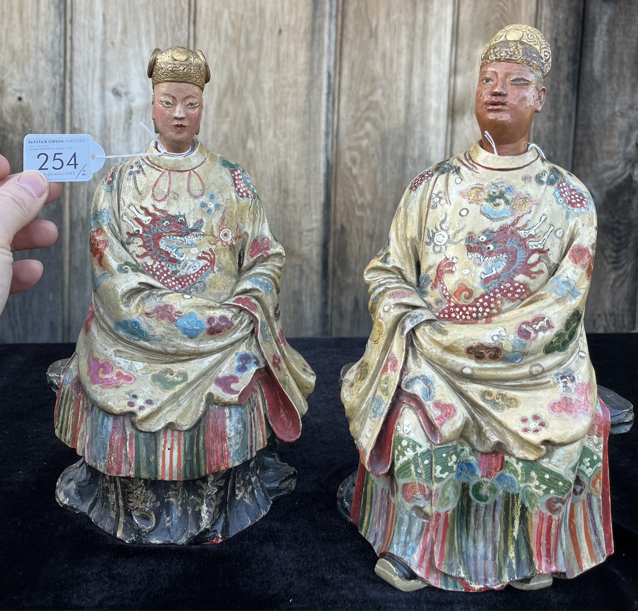 A PAIR OF CHINESE EXPORT NODDING-HEAD CLAY FIGURES, QING DYNASTY, QIANLONG PERIOD, 1736 – 1795 - Image 3 of 6