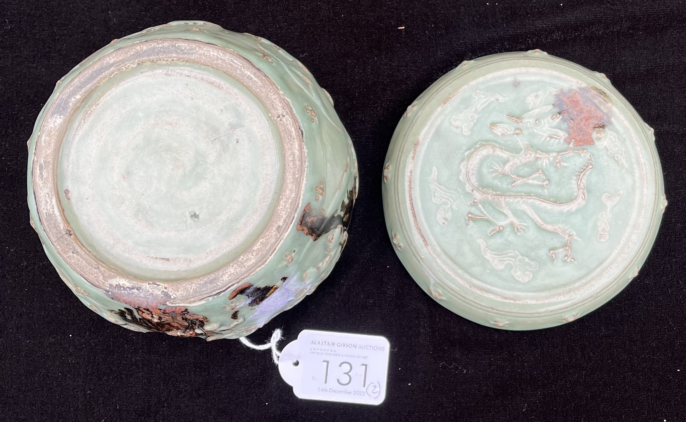 A CHINESE ‘TOBI-SEIJI’ CELADON ‘DRAGON’ BOX AND COVER - Image 5 of 9