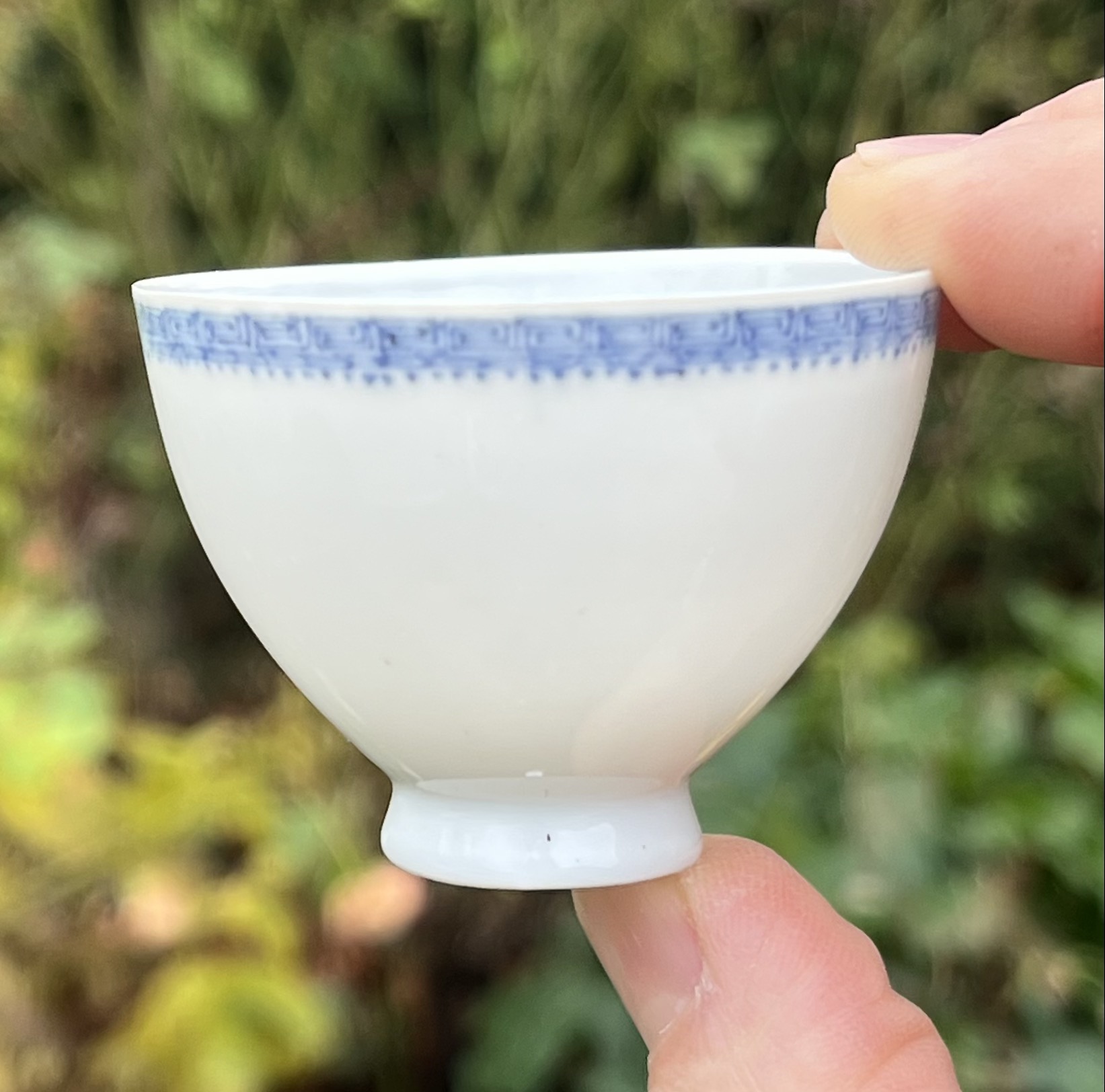 A CHINESE BLUE AND WHITE PORCELAIN ‘EGGSHELL’ WINE CUP, QING DYNASTY, KANGXI PERIOD, 1662 – 1722 - Image 5 of 11
