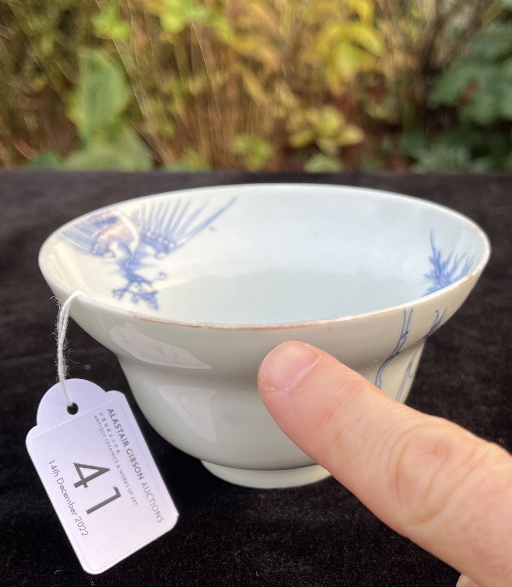 A CHINESE BLUE AND WHITE PORCELAIN ‘PHOENIX AND BAMBOO’ CUP, QING DYNASTY, KANGXI PERIOD 1662 - 1722 - Image 6 of 10
