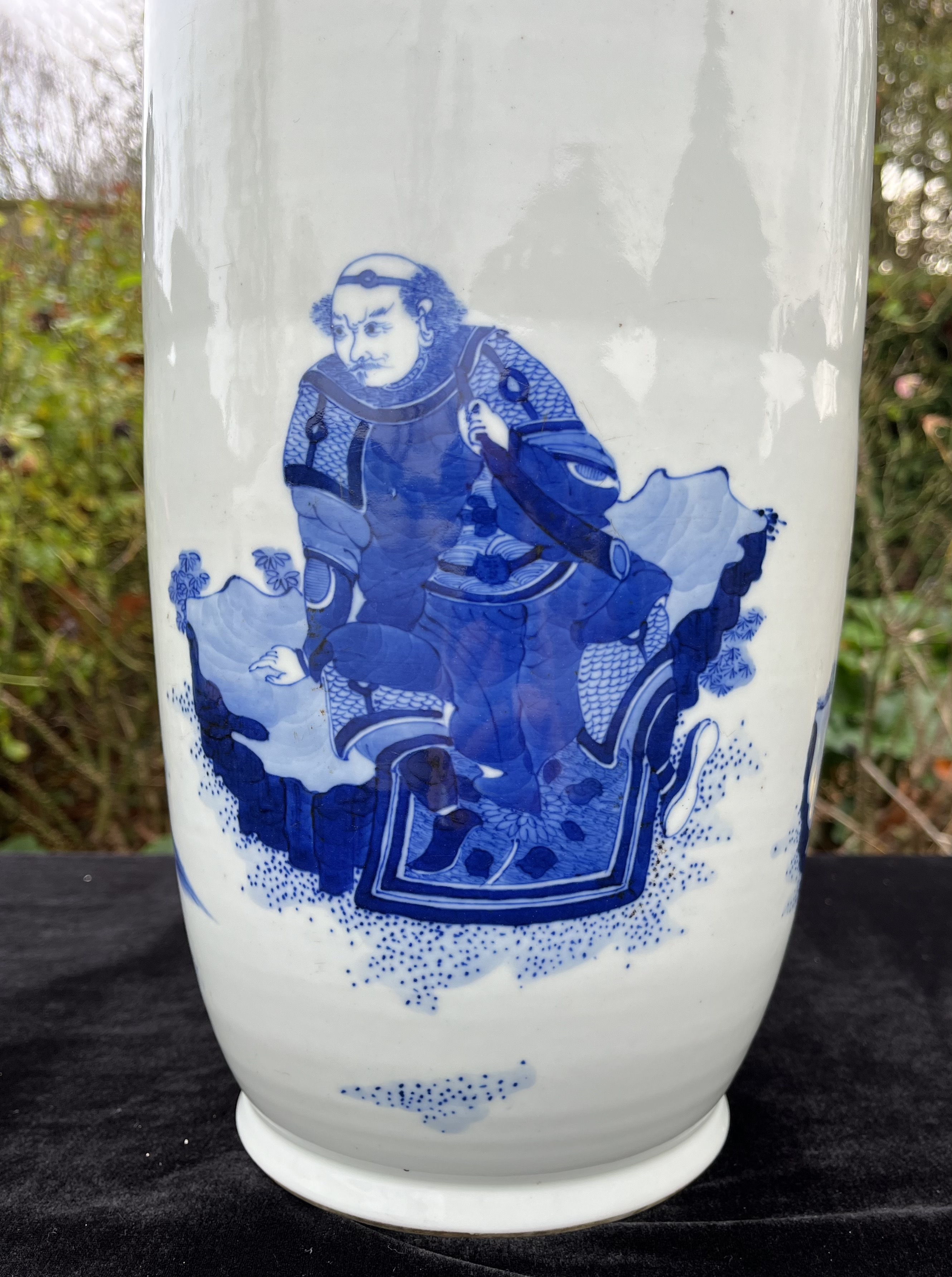 A CHINESE BLUE AND WHITE PORCELAIN ROULEAU VASE, QING DYNASTY, 19TH CENTURY - Image 8 of 20