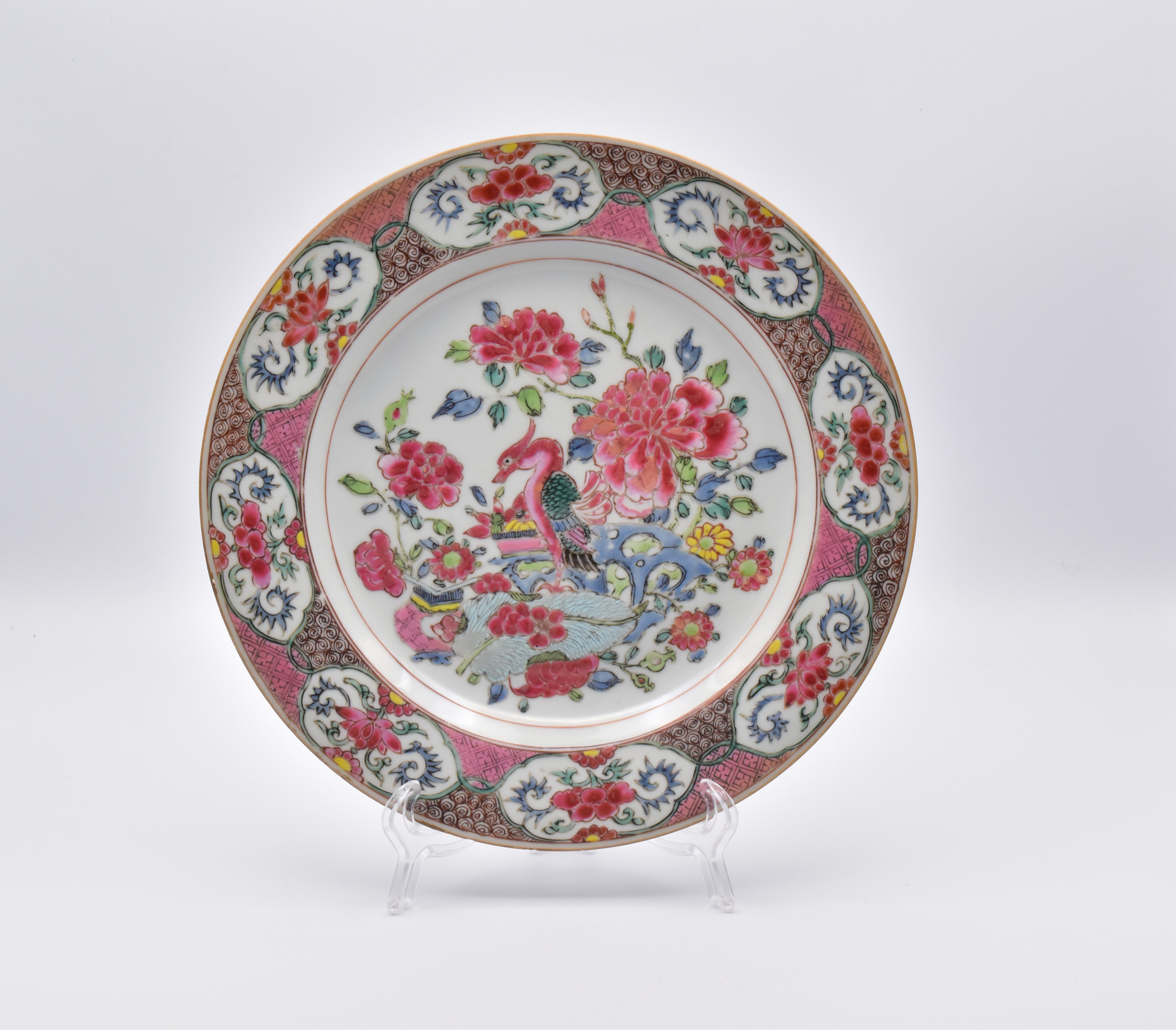 A CHINESE EXPORT ‘FAMILLE-ROSE’ PORCELAIN PLATE, QING DYNASTY, YONGZHENG PERIOD, 1723 – 1735