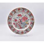 A CHINESE EXPORT ‘FAMILLE-ROSE’ PORCELAIN PLATE, QING DYNASTY, YONGZHENG PERIOD, 1723 – 1735
