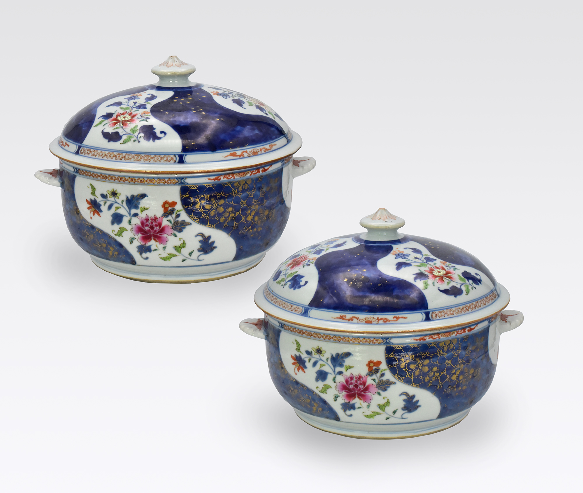 A PAIR OF CHINESE EXPORT ‘FAMILLE-ROSE’ PORCELAIN TUREENS AND COVERS, QIANLONG PERIOD, 1736 – 1795