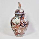 A JAPANESE ‘IMARI’ PORCELAIN VASE AND COVER, EDO PERIOD, LATE 17TH/EARLY 18TH CENTURY