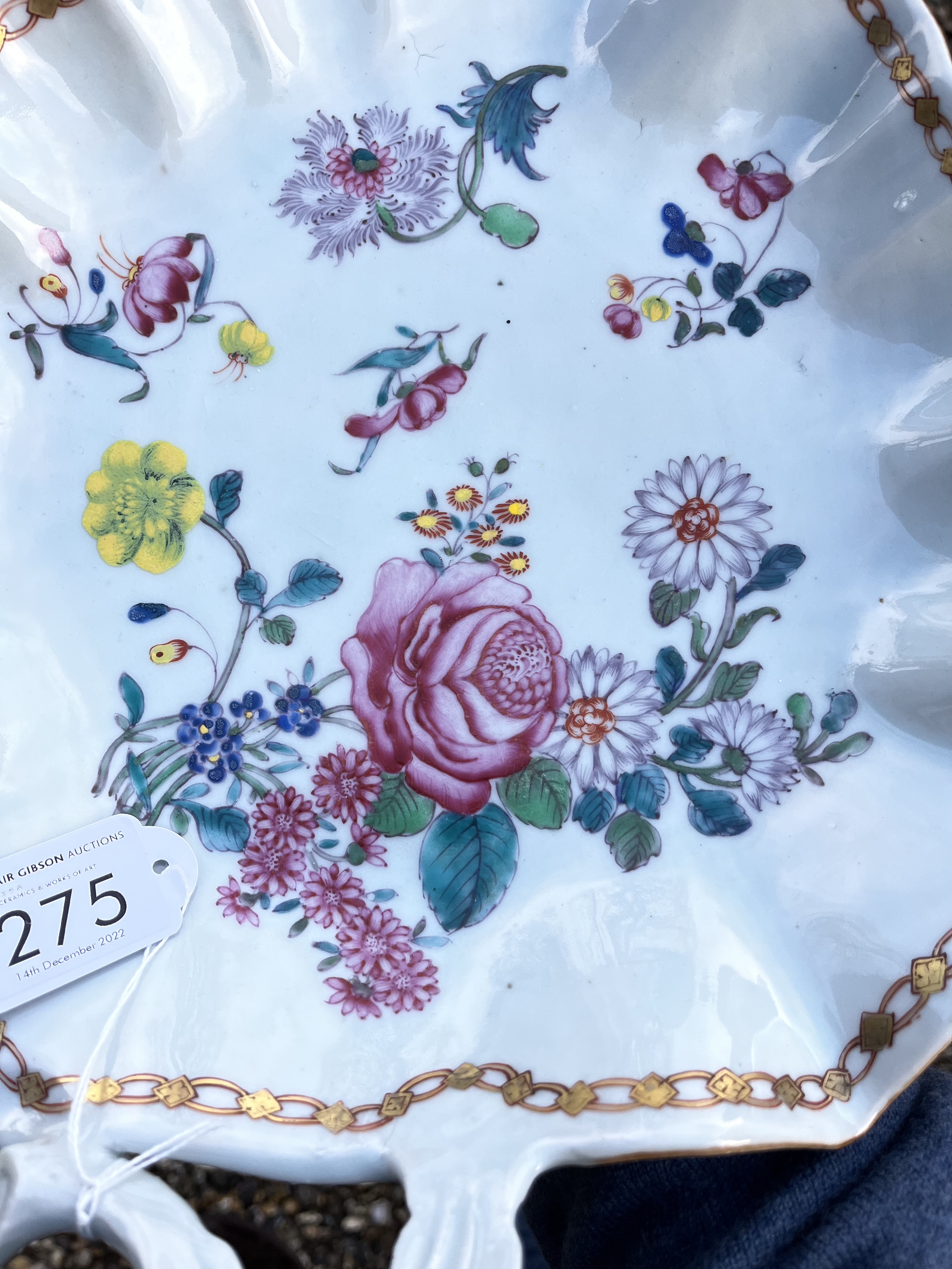 A CHINESE EXPORT ‘FAMILLE-ROSE’ PORCELAIN LEAF-SHAPED DISH, QIANLONG PERIOD, 1736 - 1795 - Image 3 of 4