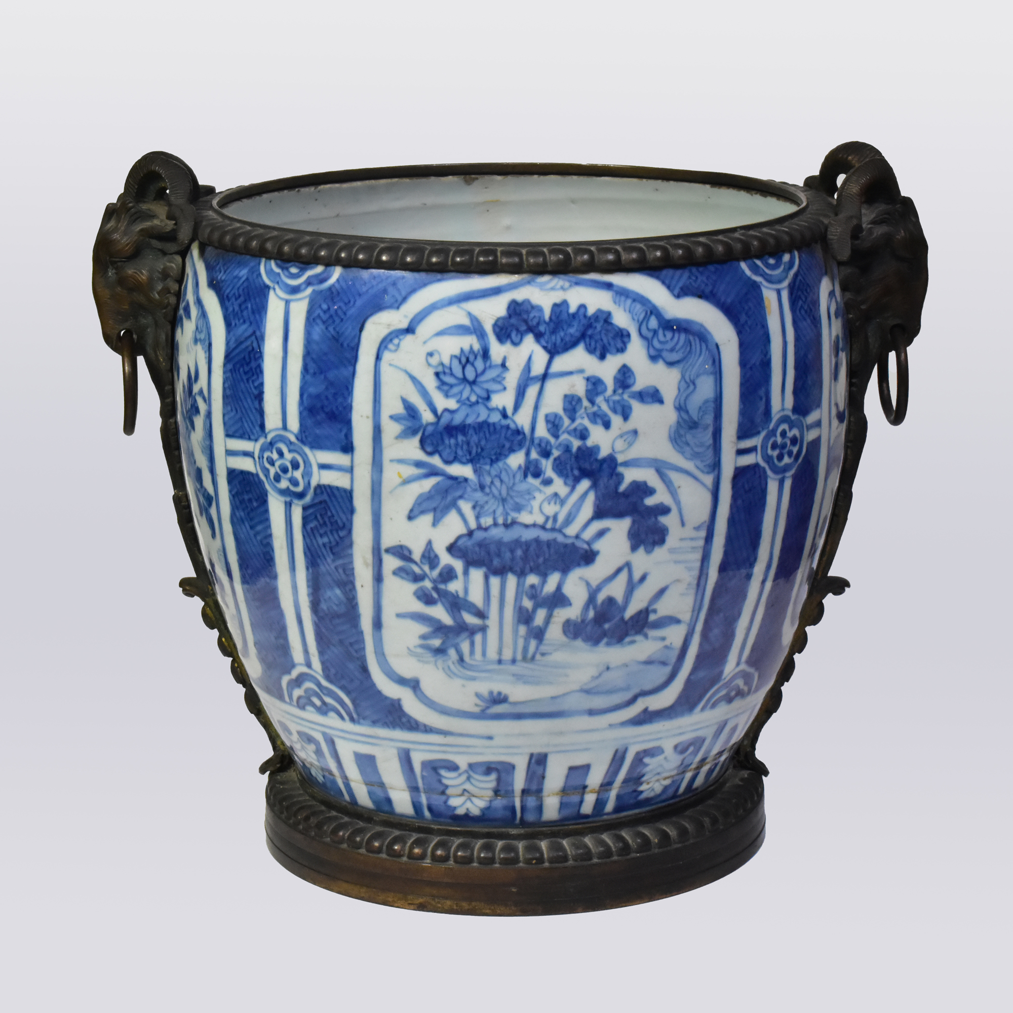A LARGE CHINESE BLUE AND WHITE PORCELAIN GILT-BRONZE MOUNTED CACHEPOT, WANLI PERIOD, 1572 – 1620