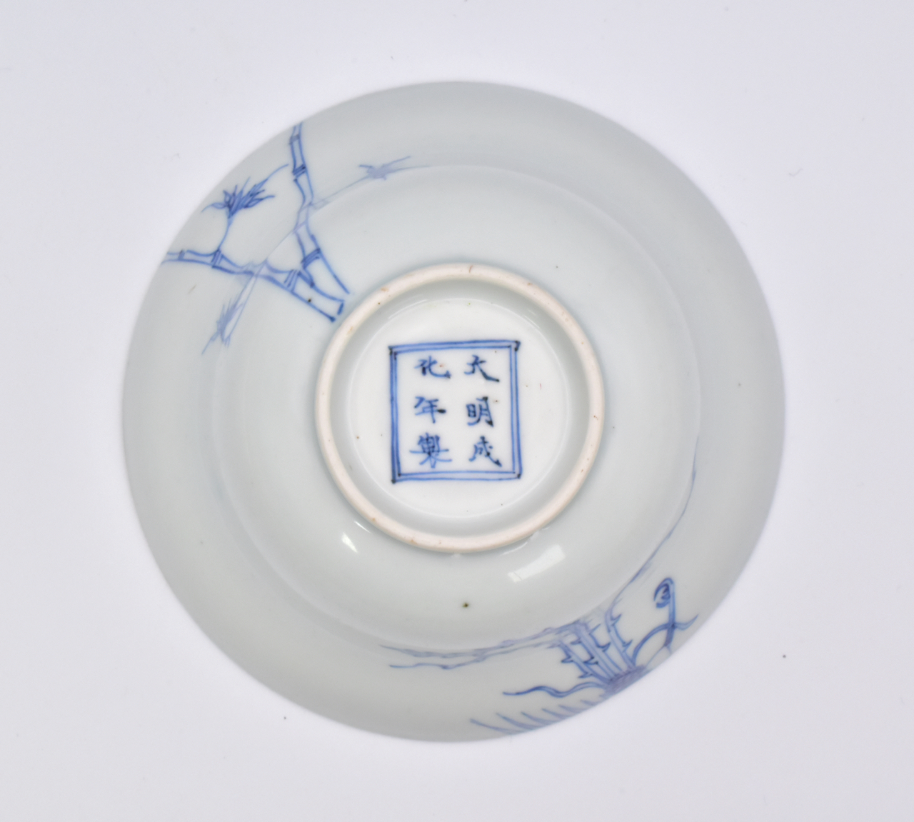 A CHINESE BLUE AND WHITE PORCELAIN ‘PHOENIX AND BAMBOO’ CUP, QING DYNASTY, KANGXI PERIOD 1662 - 1722 - Image 2 of 10