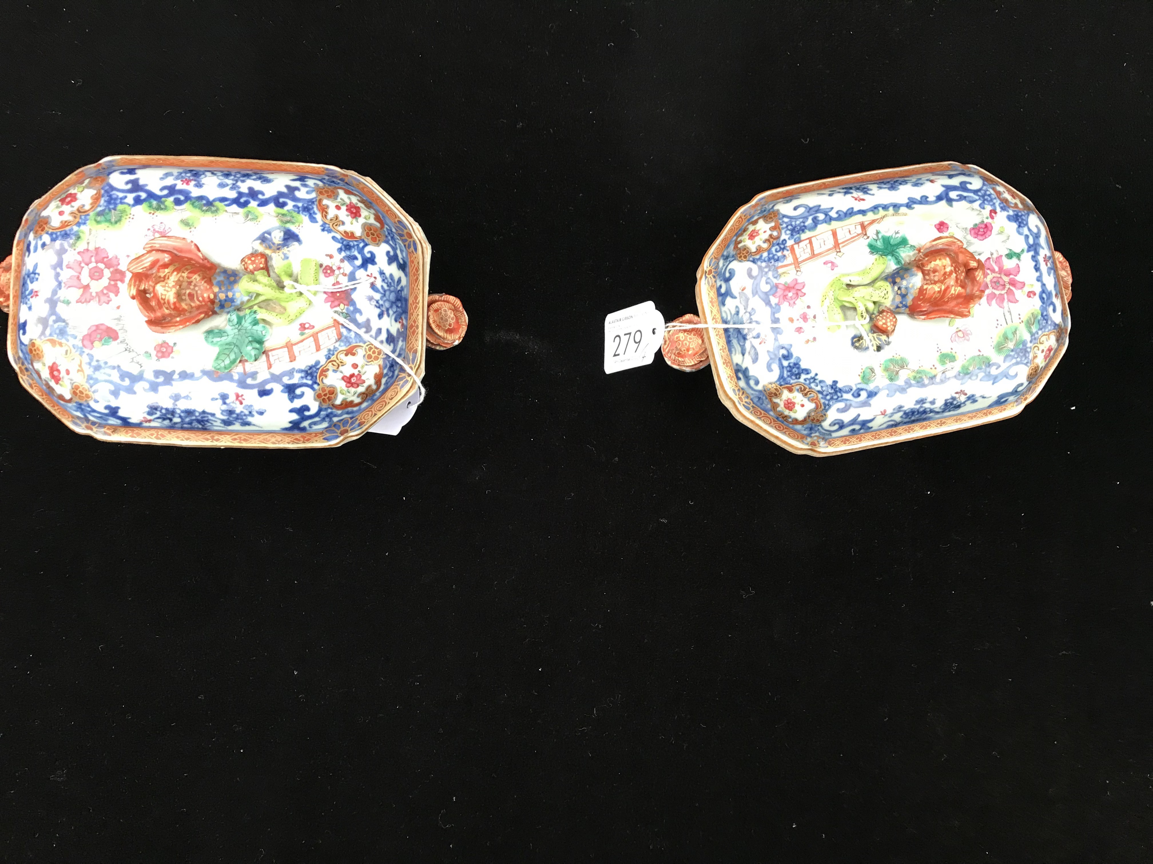 A PAIR OF CHINESE EXPORT ‘FAMILLE-ROSE’ PORCELAIN SMALL TUREENS & COVERS, QIANLONG PERIOD 1736–1795 - Image 2 of 4